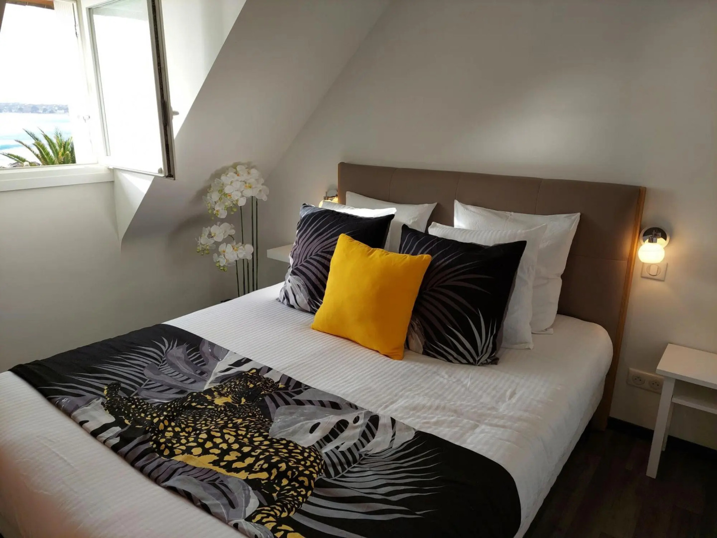 180° panoramic sea view, direct beach location, Locmaria-Plouzané