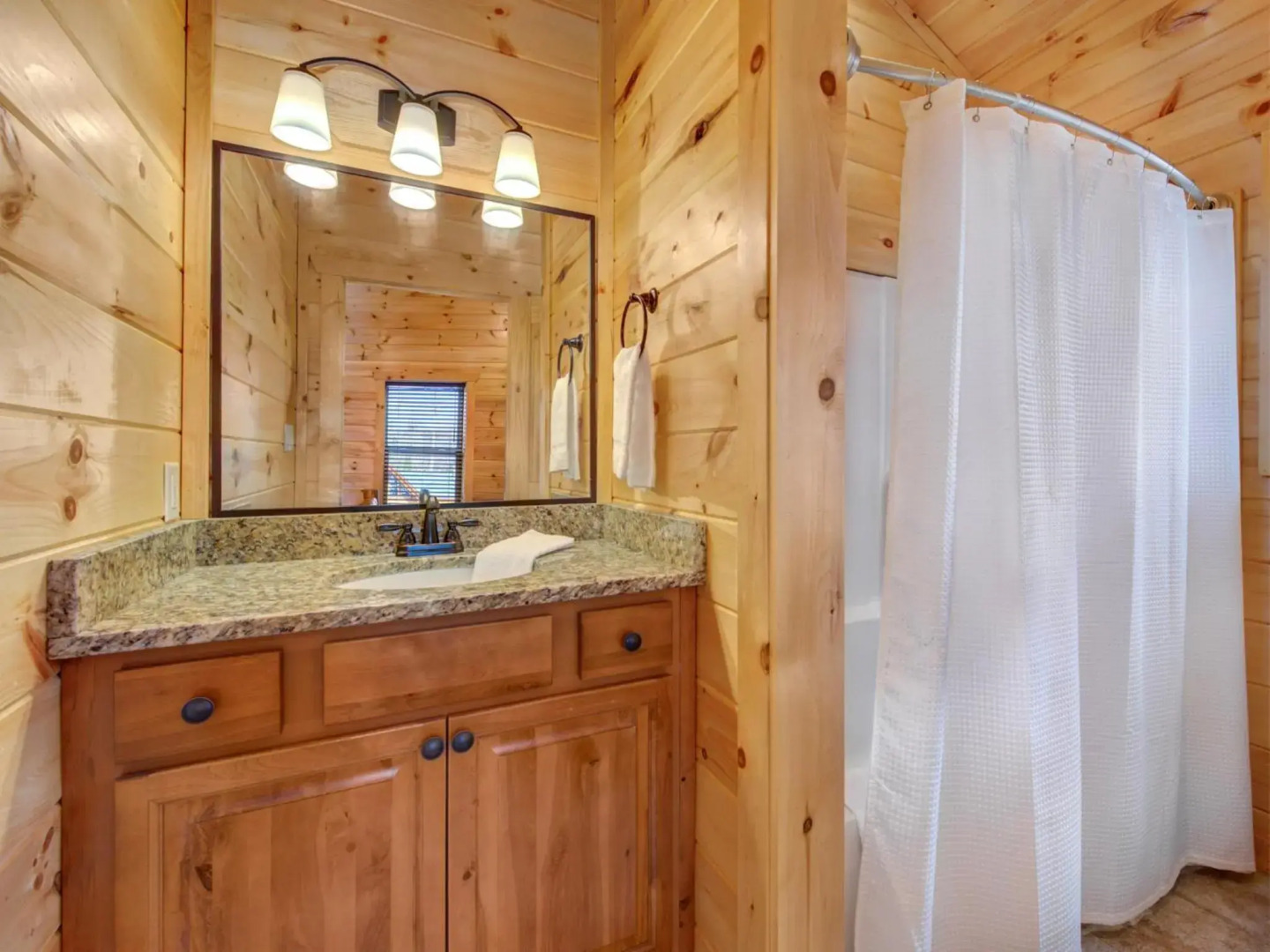 Gatlinburg Escape, 5 Bedrooms, Hot Tub, Arcade, Game Room, Sleeps 16