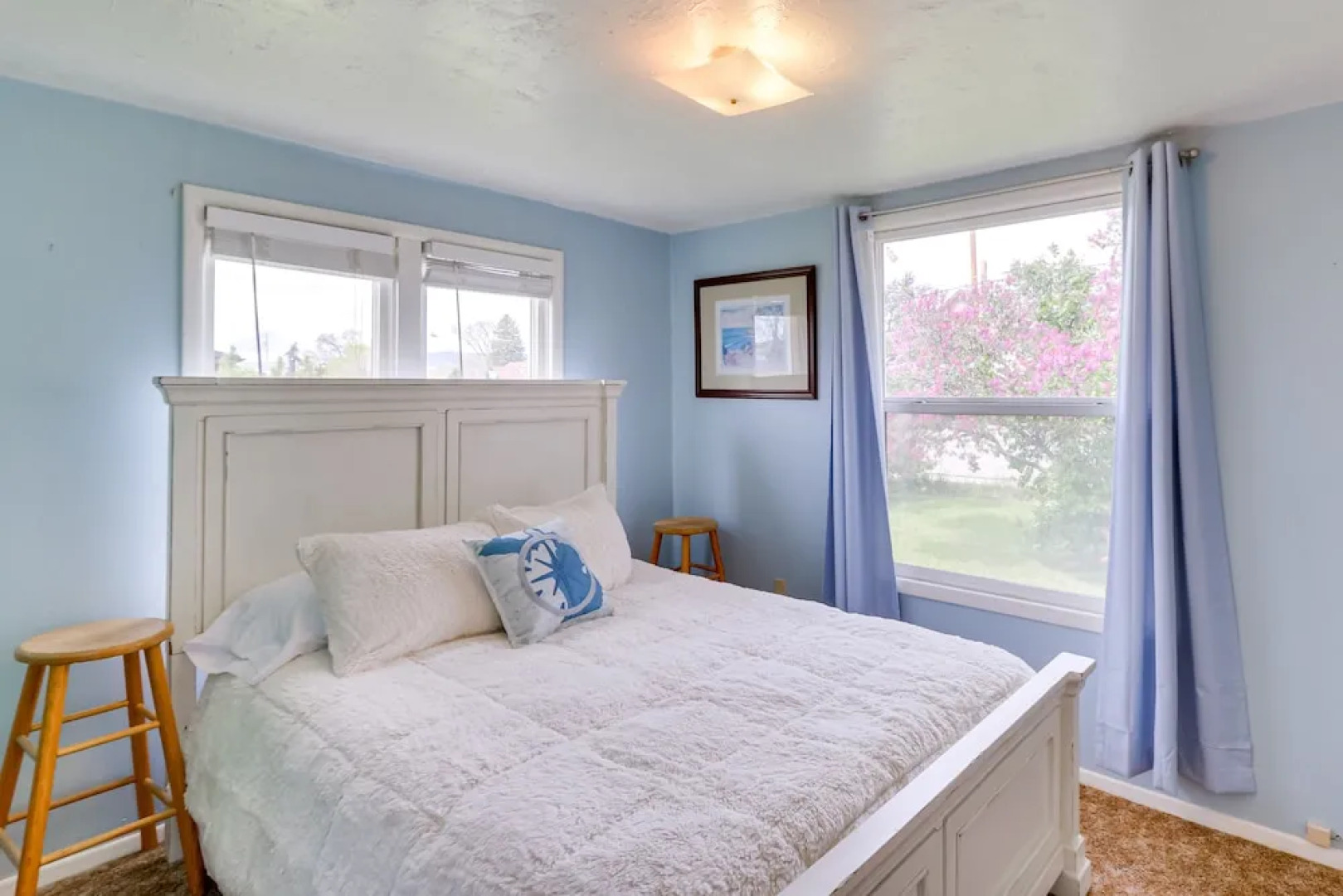 Pet-friendly Home w/ Yard & Mountain Views!