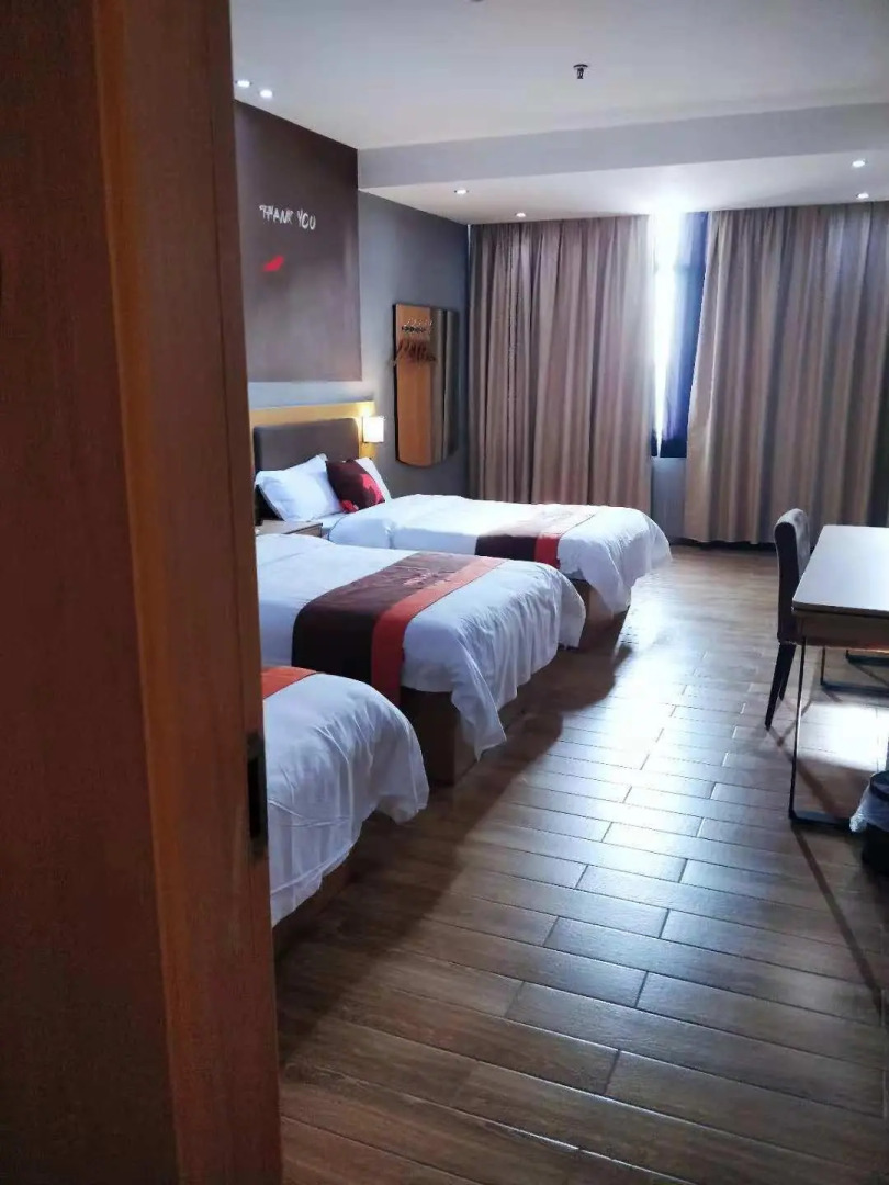 Jun Hotel Guangdong Zhanjiang Suixi County Quanfeng Square