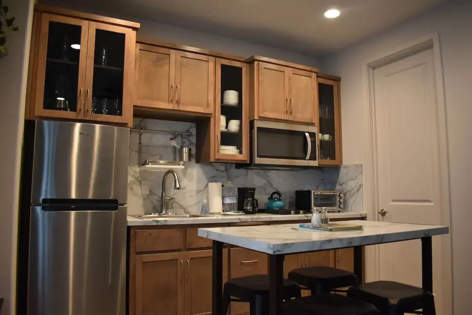 353 Hinds Avenue 1 Bedroom Apts by Redawning