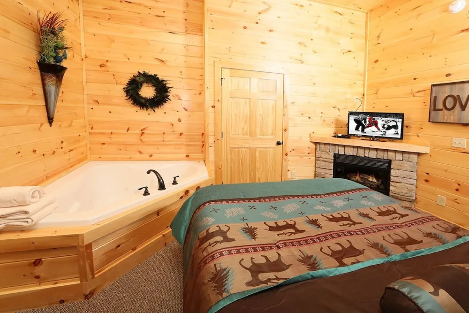 Picture Perfect 7 Br cabin by RedAwning