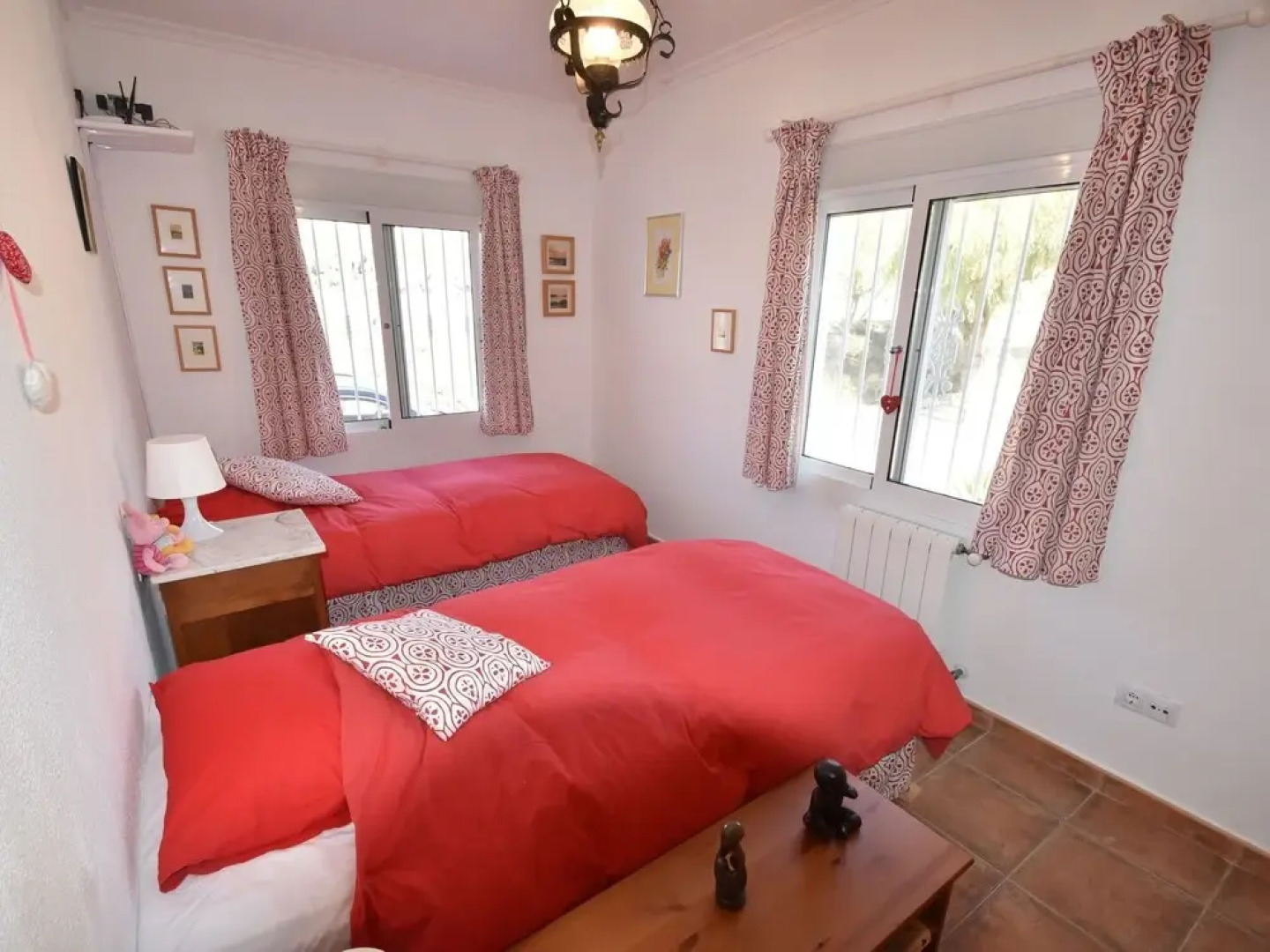 Comfortable Holiday Home With Swimming Pool in Valencia