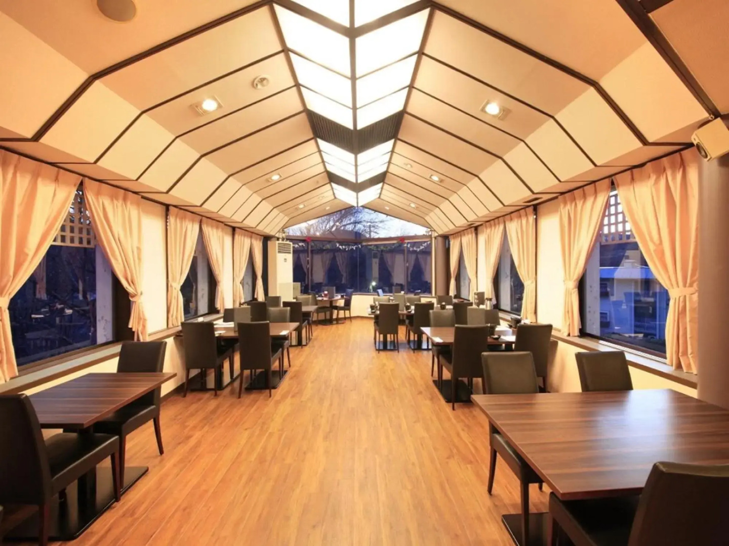 Izu Ippeki lake lakeside terrace