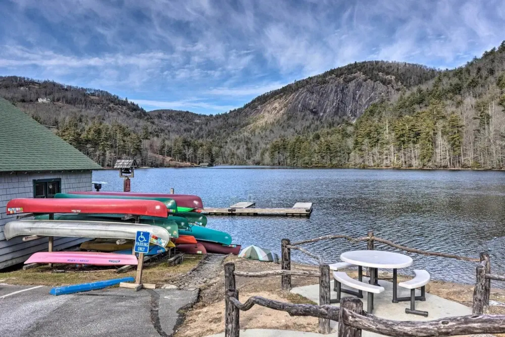 Cozy Retreat w/ Deck & Sapphire Resort Access!