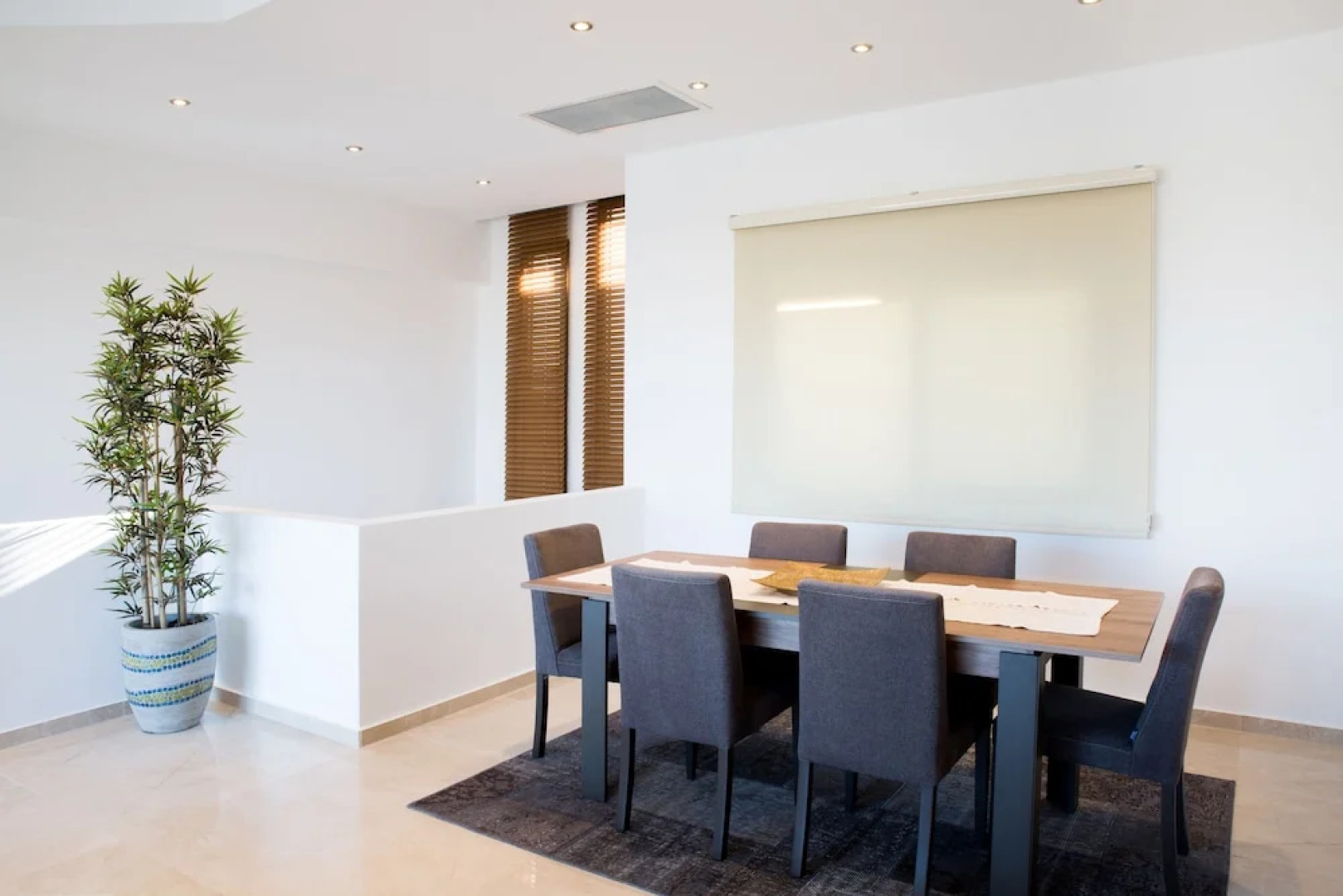 Important Group Villa Green