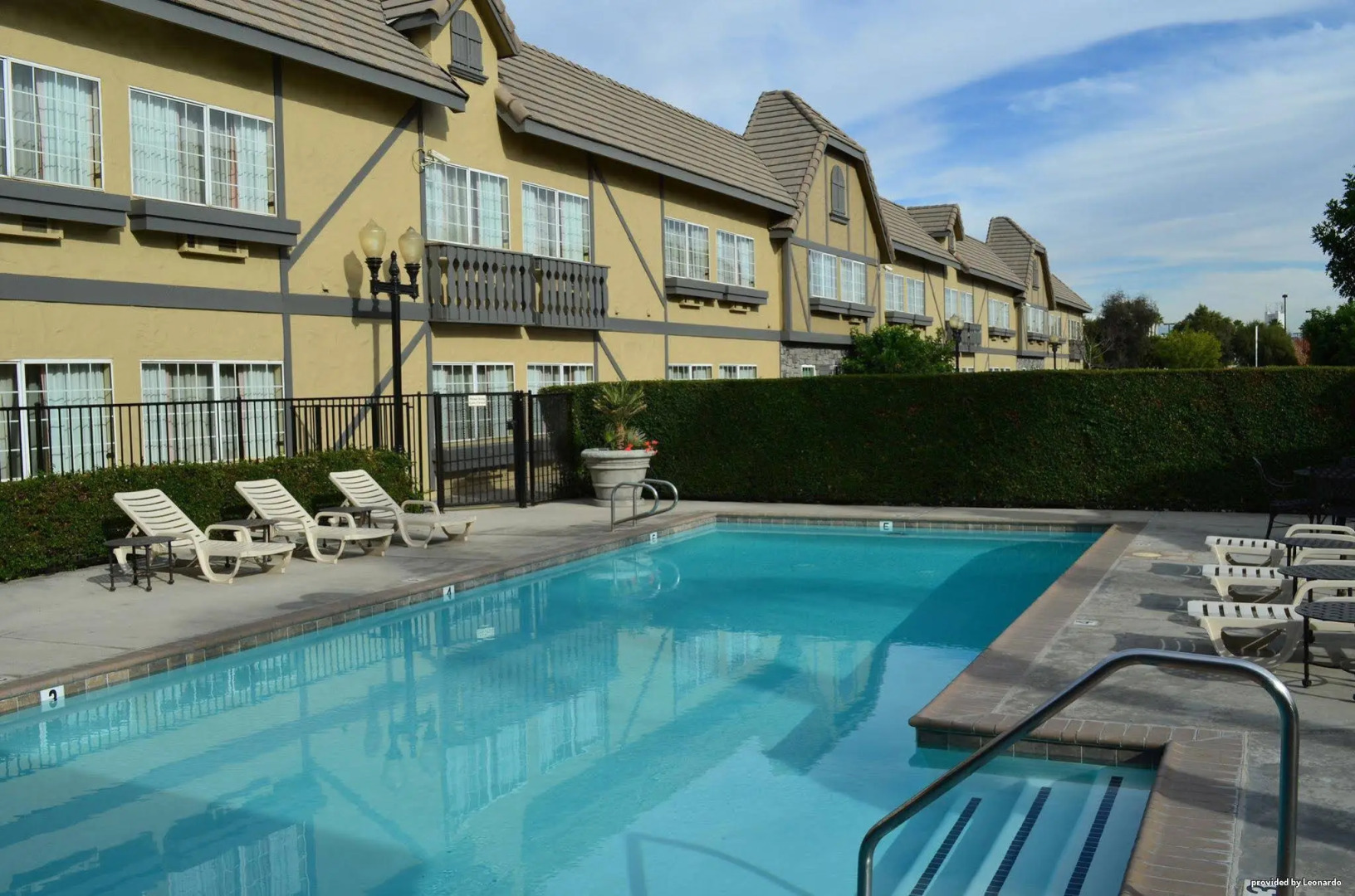 Folk Inn Ontario Airport