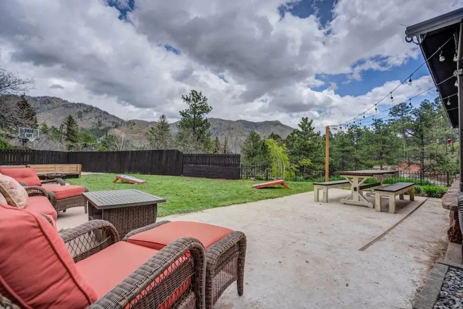 4BR Mountain Getaway Pikes Peak, Dog-friendly!