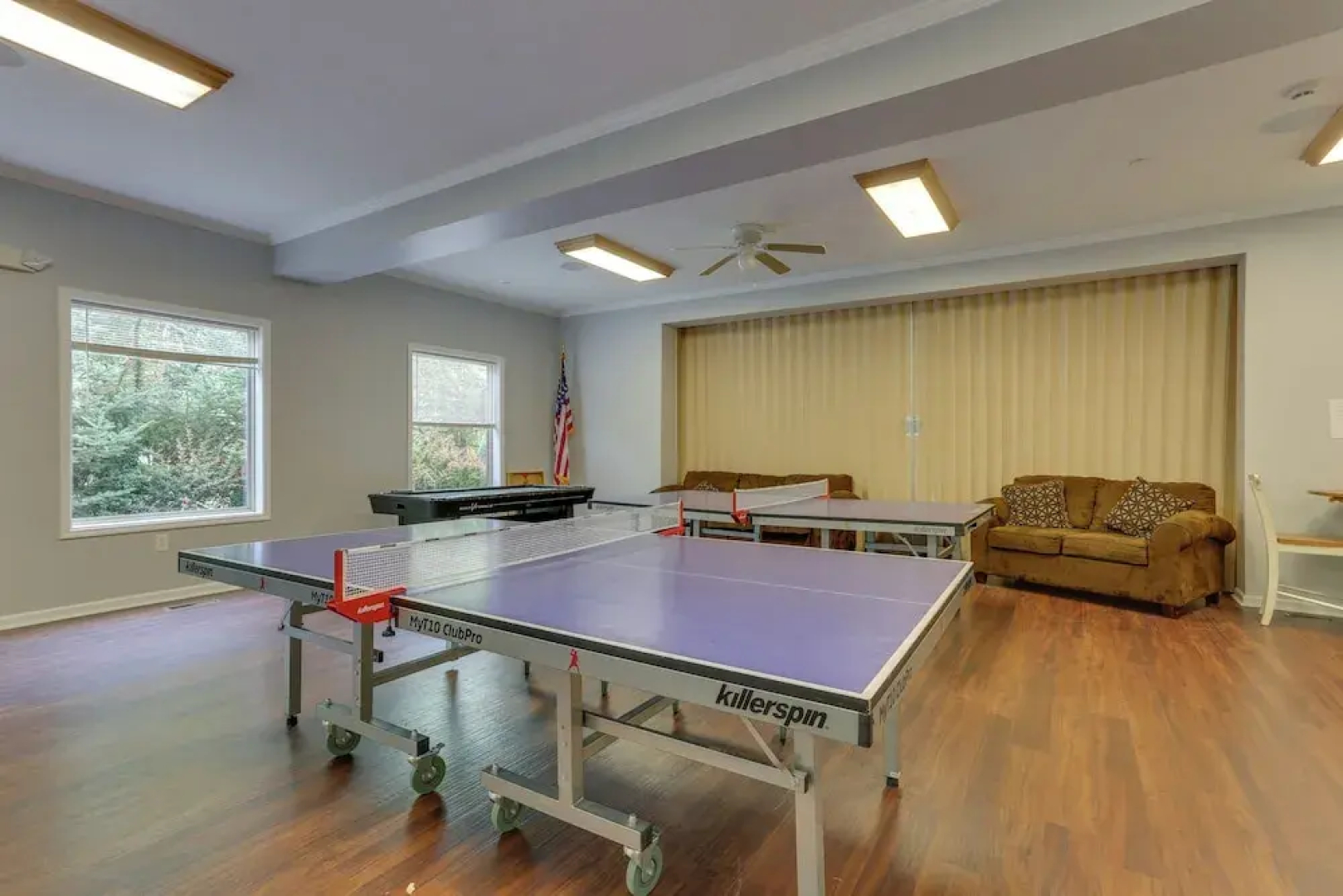 Screened Porch & Grill: Lake Ariel Vacation Rental