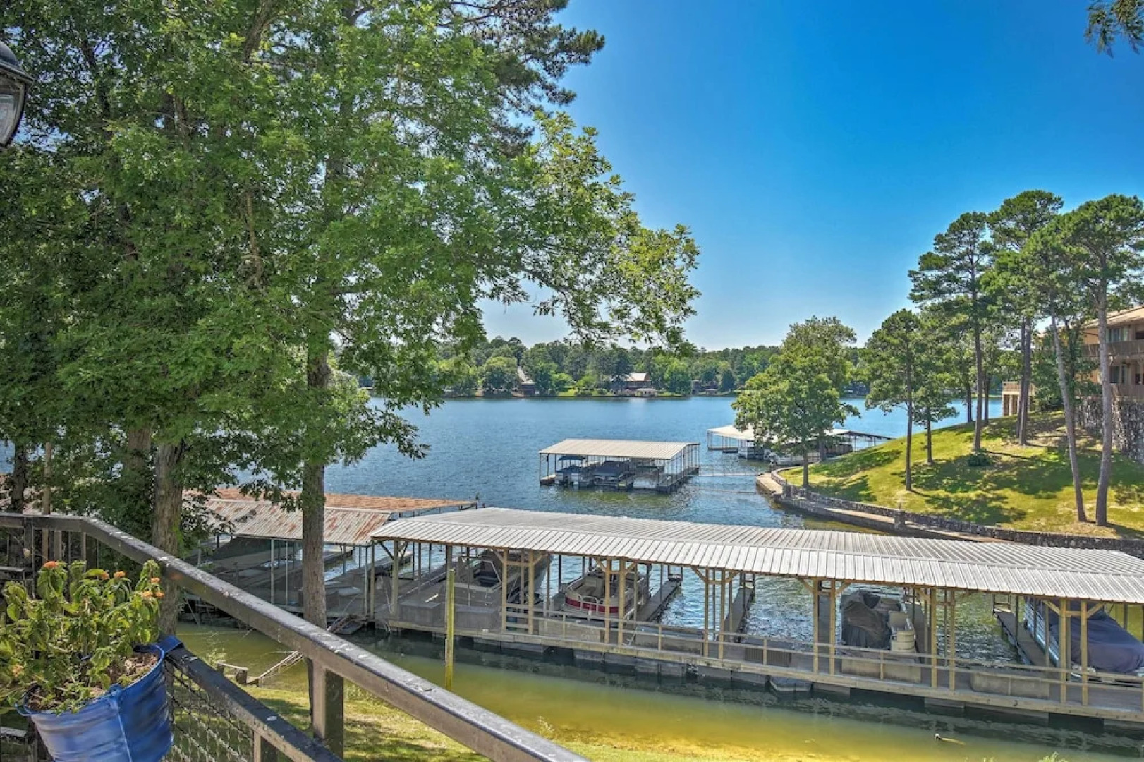 Stunning Hot Springs Condo on Lake Hamilton!