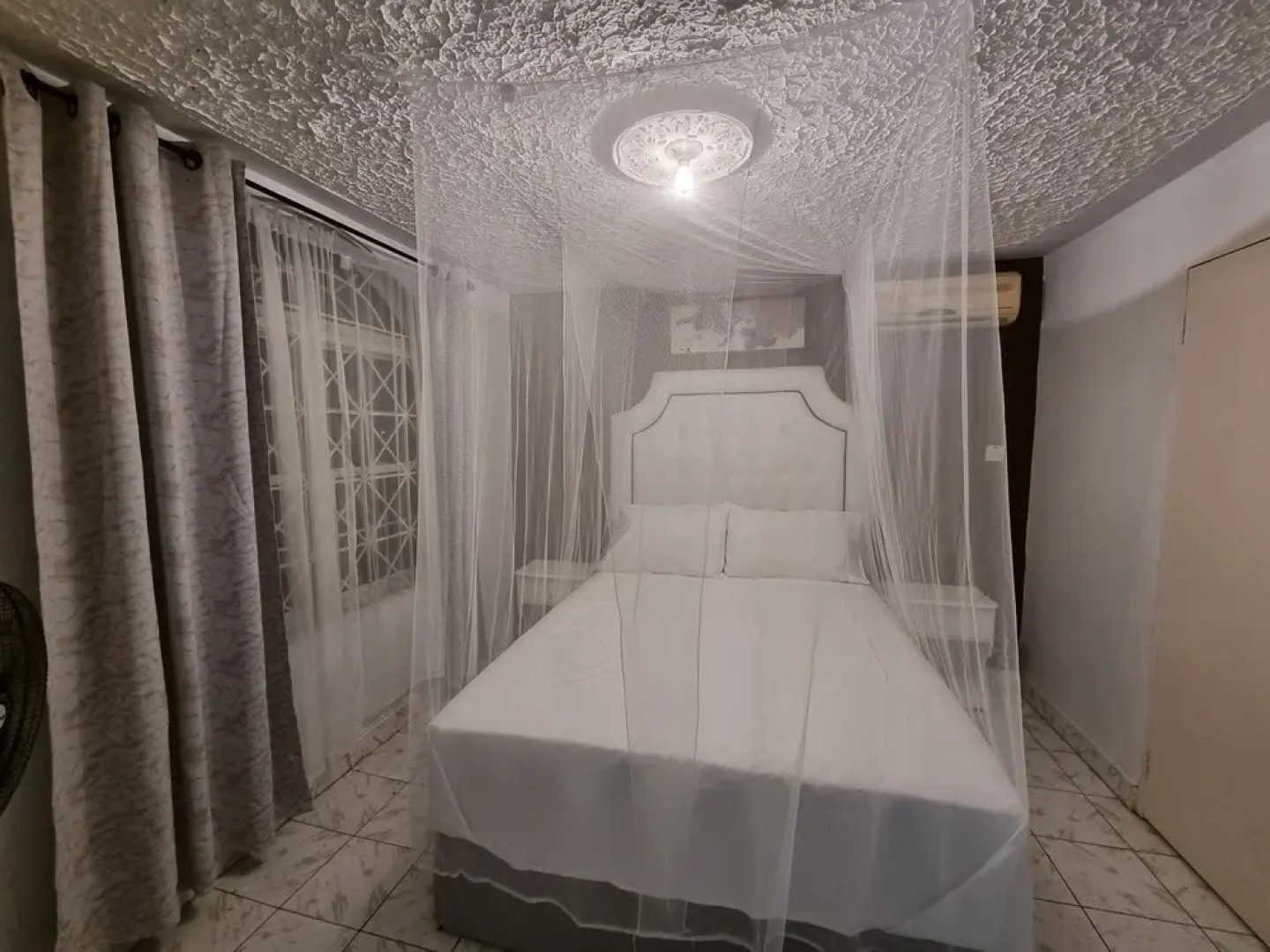 Csompo Empire one bedroom apt