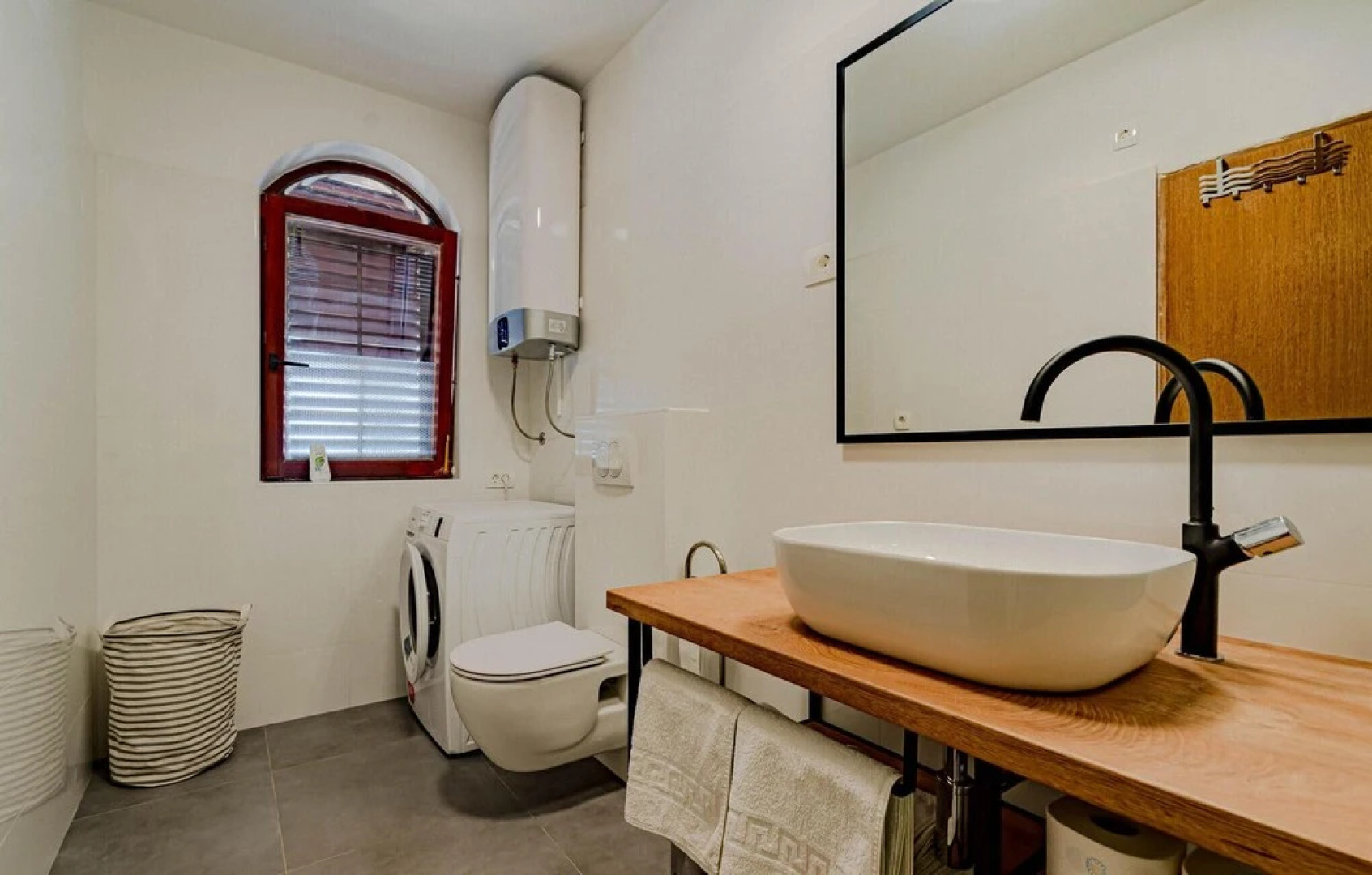 Beautiful Home in Prigradica With Wifi and 7 Bedrooms