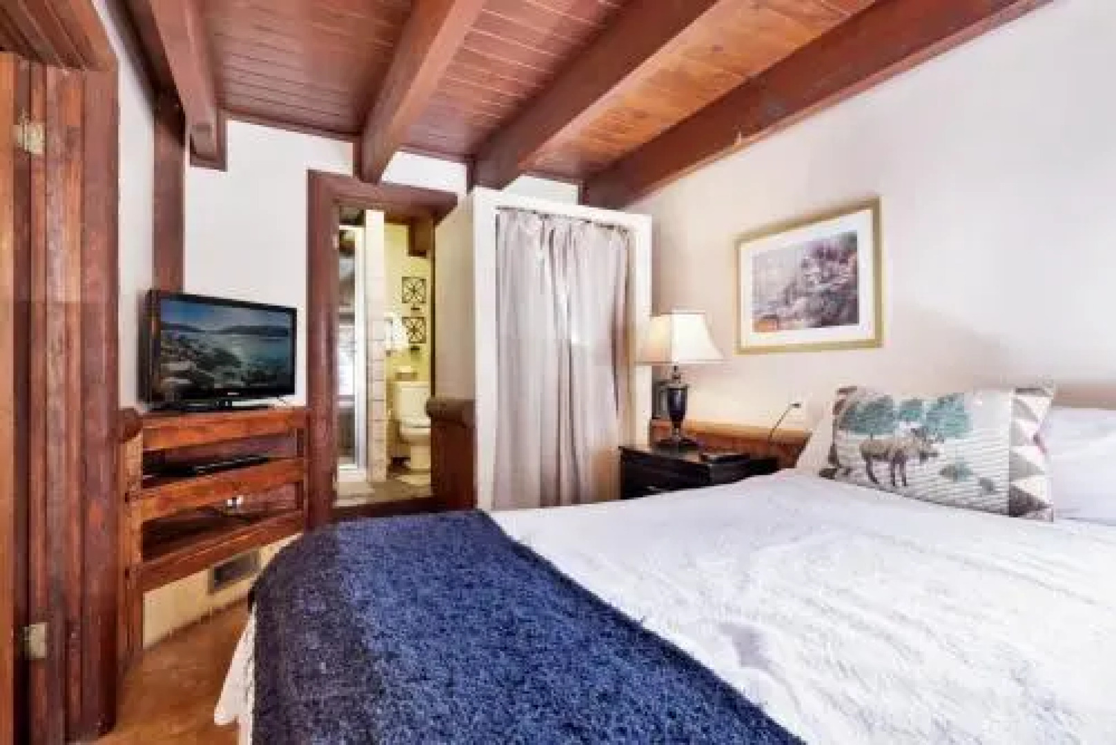 Bears Den In Moonridge