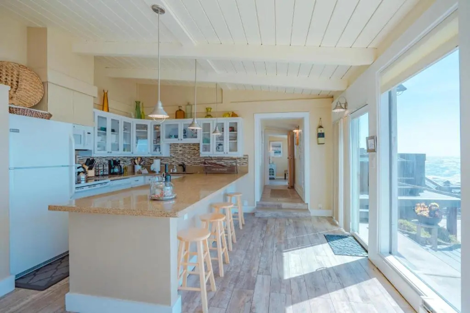 Surfscape Beach House, Private Beach & Ocean views