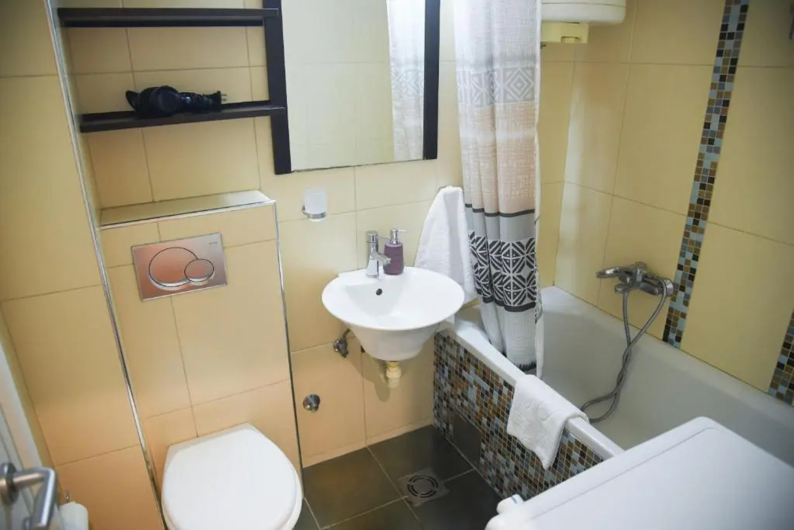 True Color Apartment