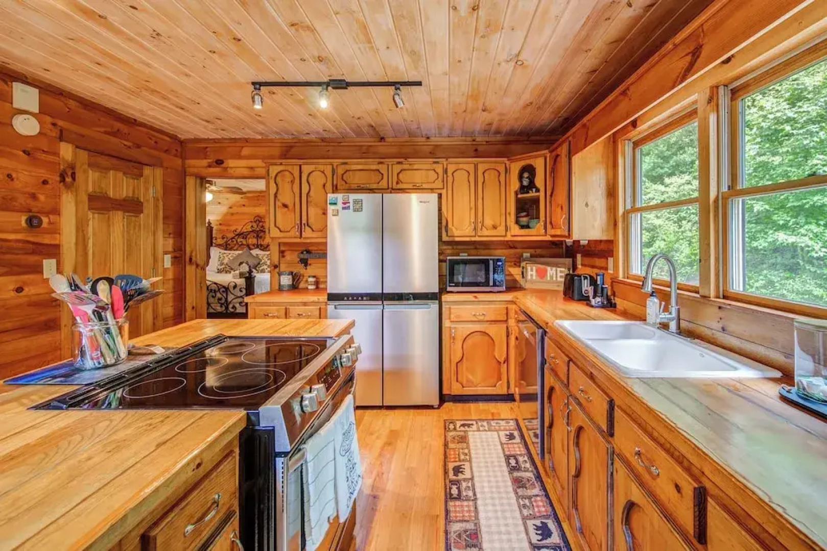 Bear Track Falls Peaceful, Quiet Mtn. Retreat!