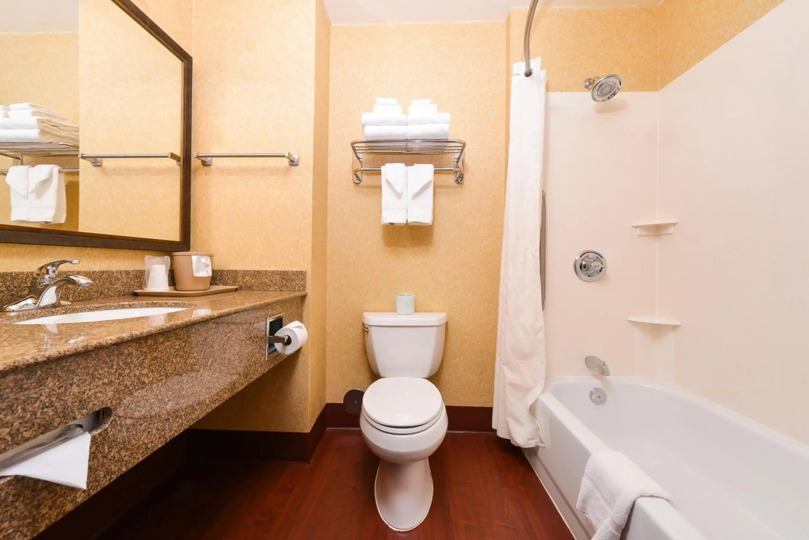 Comfort Inn & Suites McMinnville Wine Country
