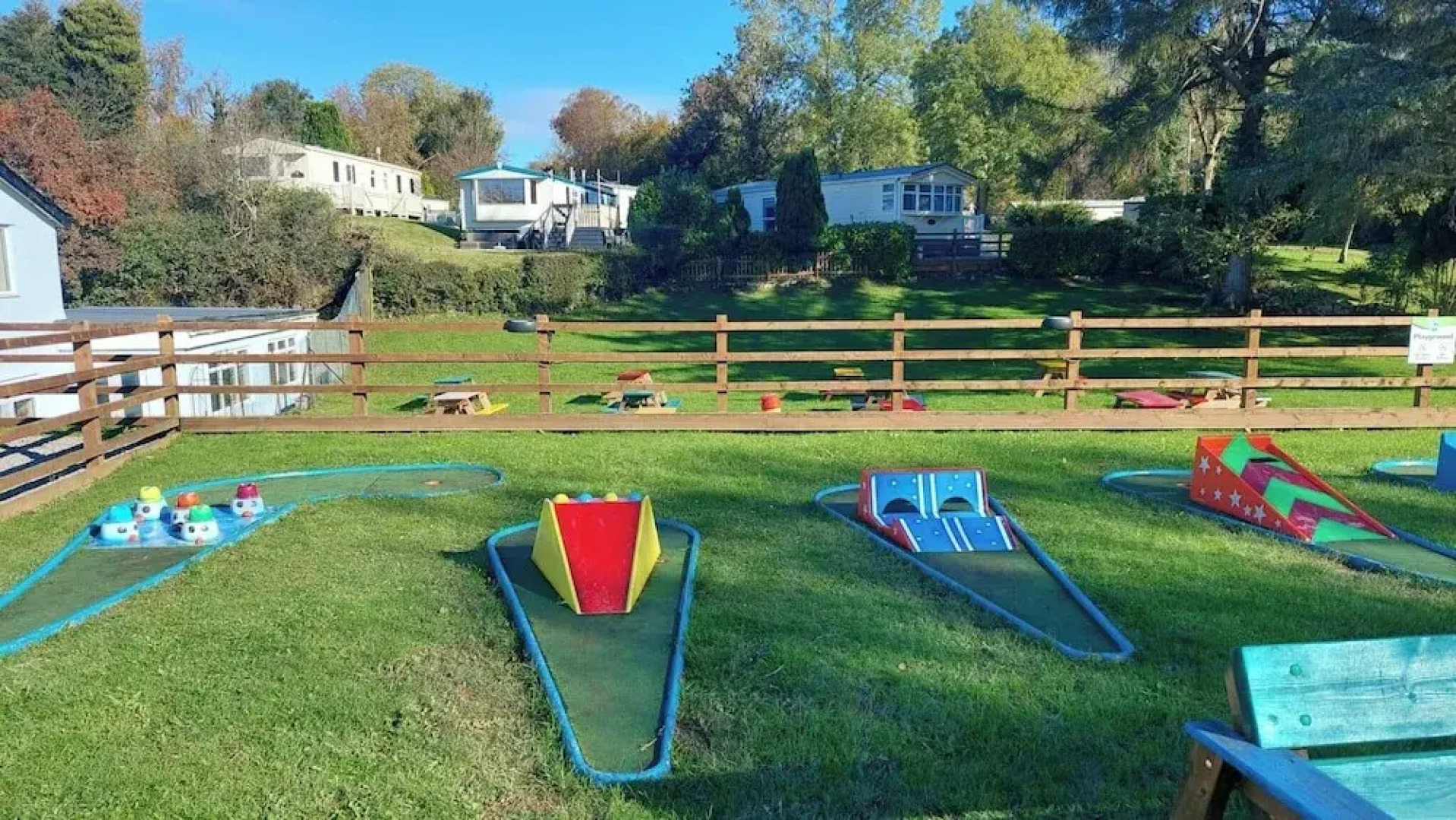 Llanarmon-yn-ial 3-bed Caravan, Sleeps 6