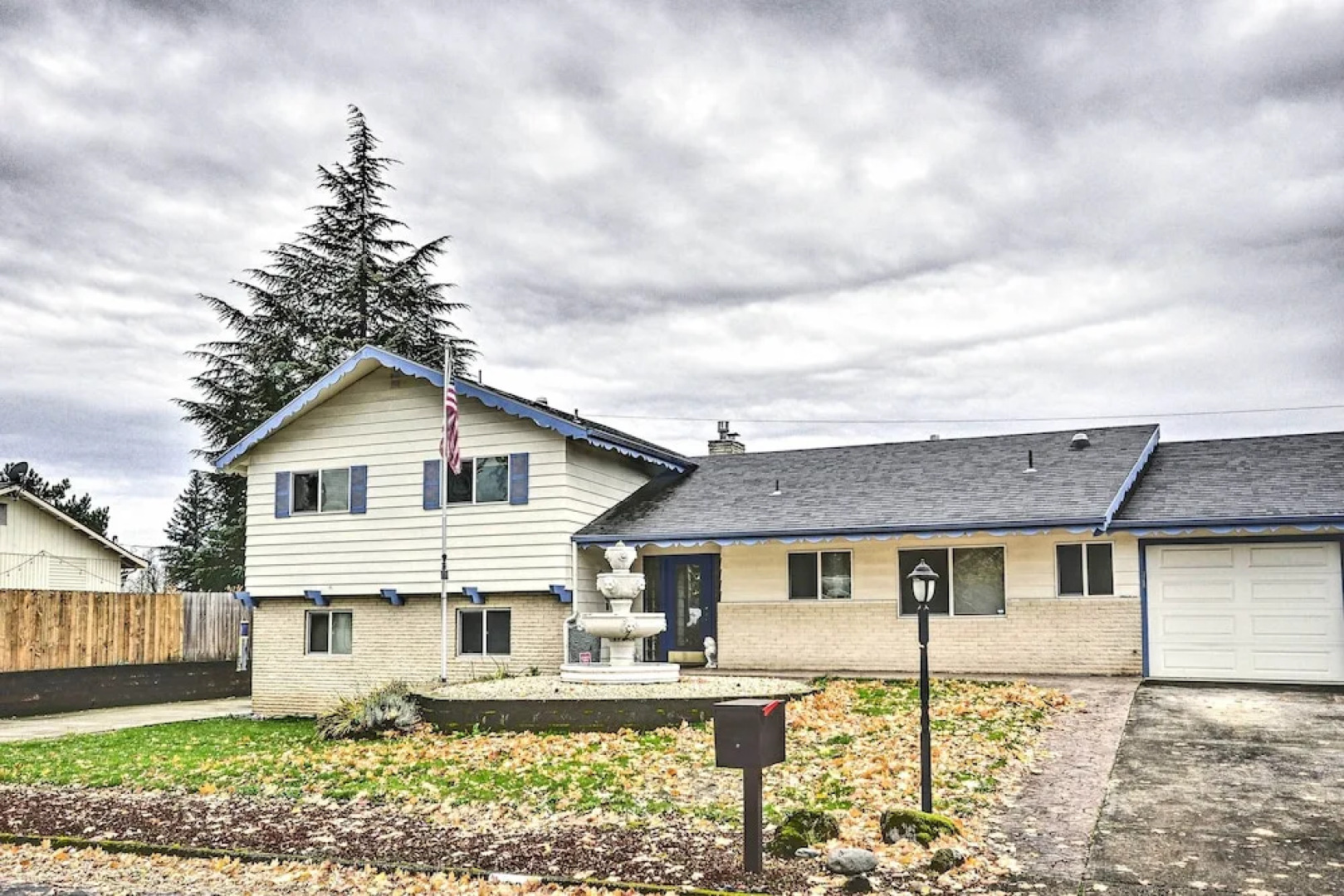 Vancouver Home w/ Hot Tub < 15 Mi to Portland!