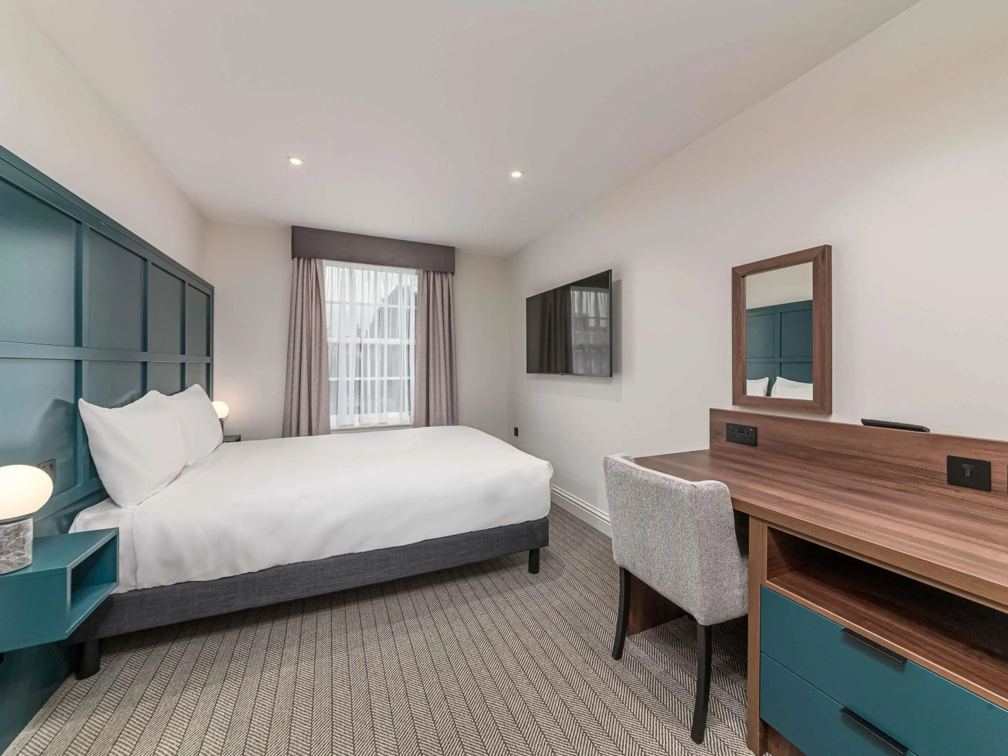 Mercure White Hart Hotel Salisbury and Apartments