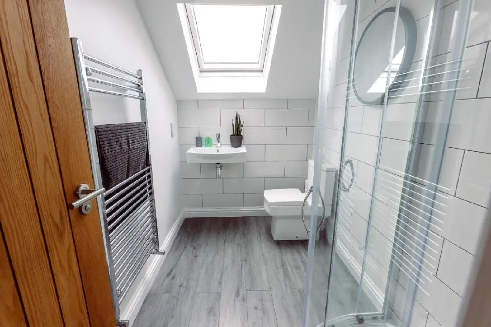 Chute House 4 bed house private garden city center