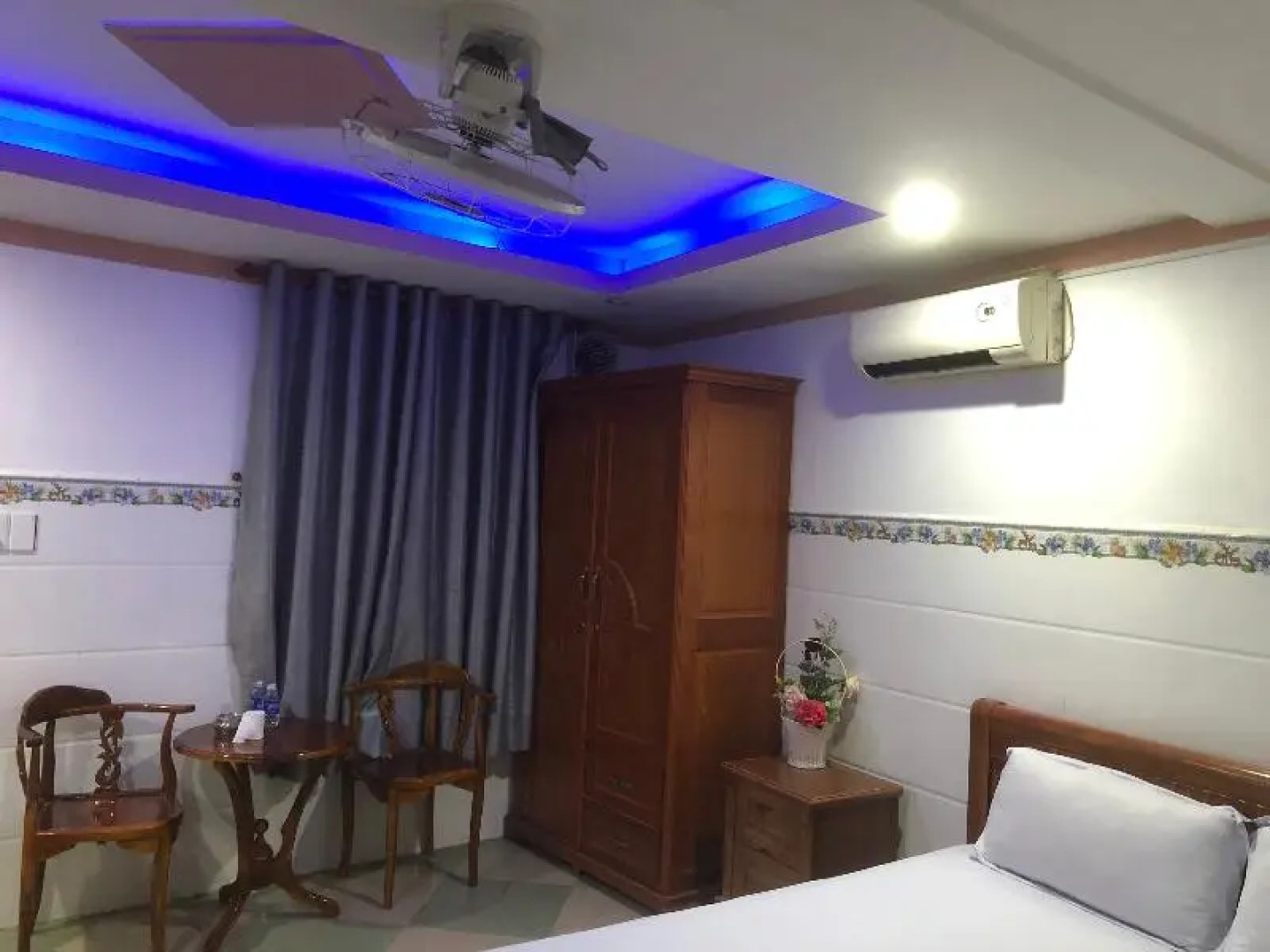 Hoa Ban Hotel by ZUZU