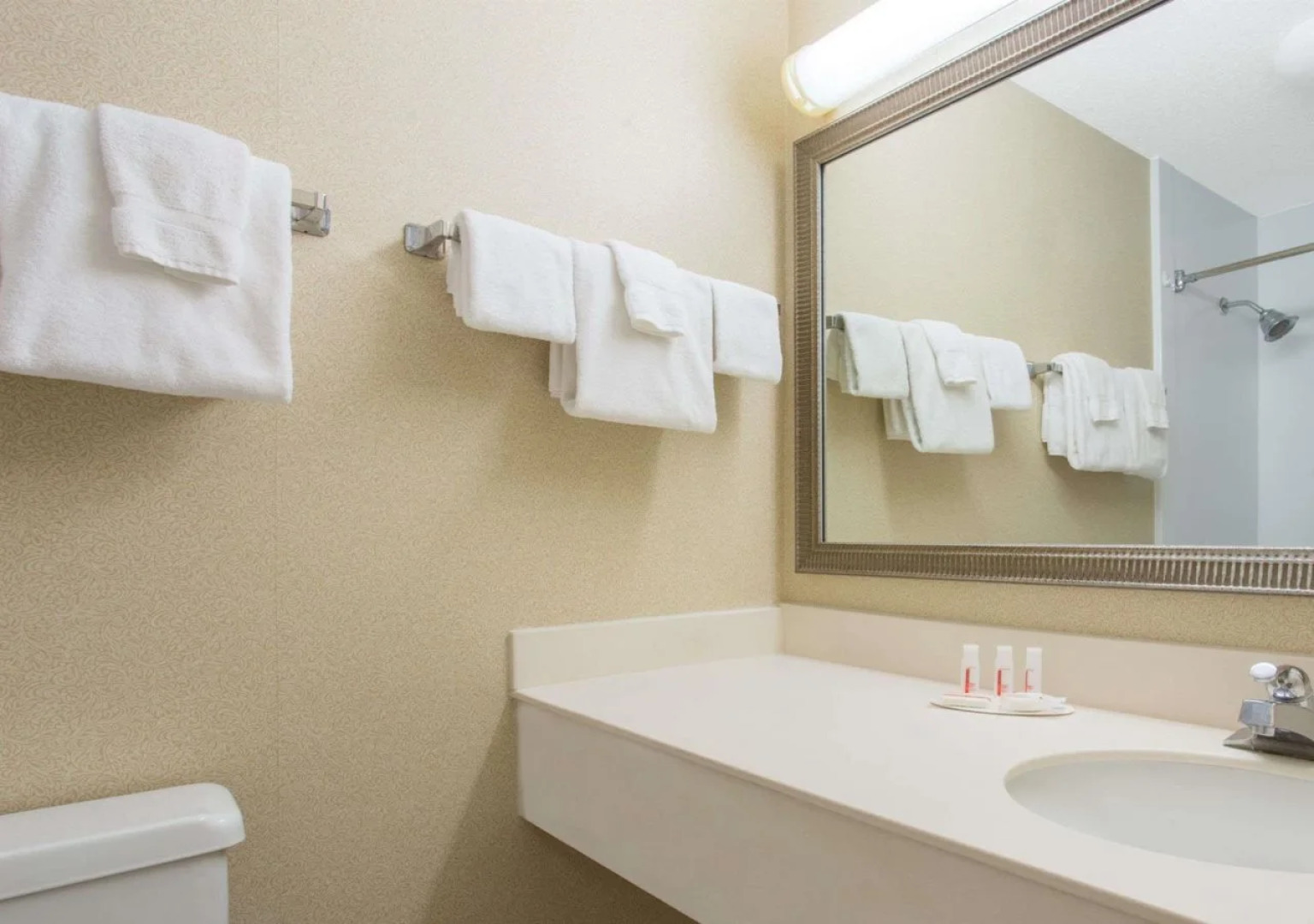 HomeTowne Studios by Red Roof Painted Post