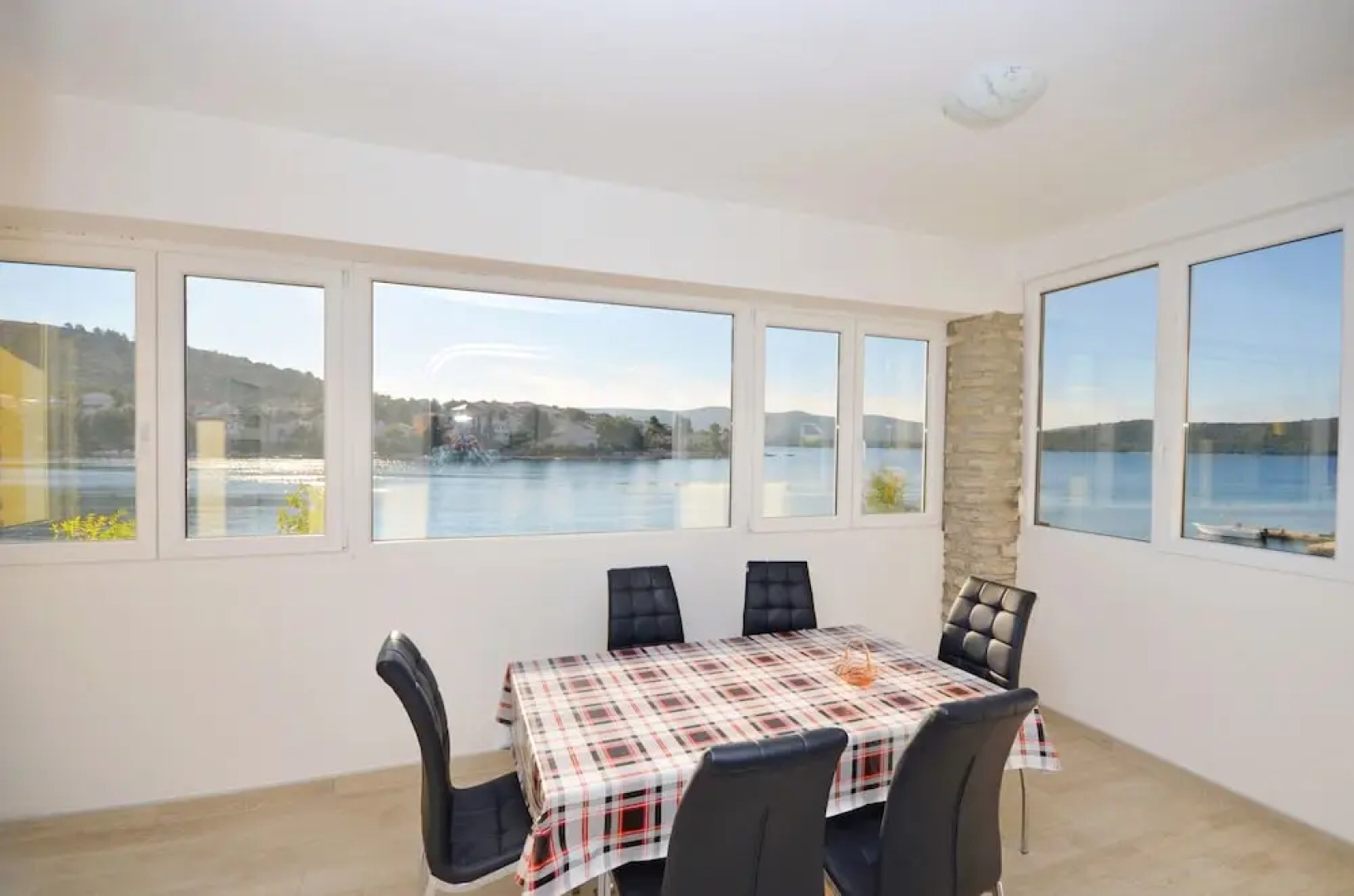 Apartments Tonći and Iris