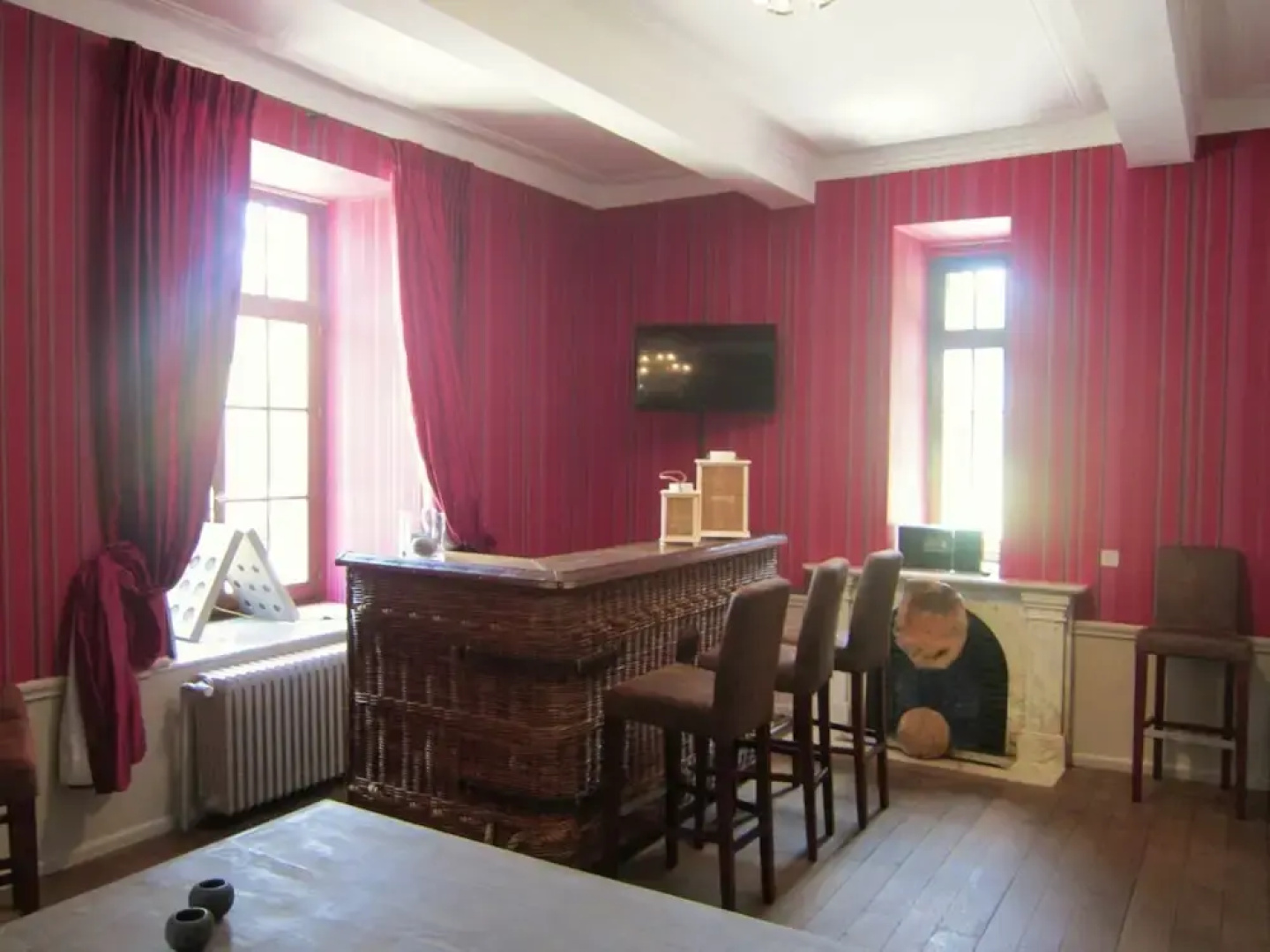 Luxury Castle, Basse-bodeux