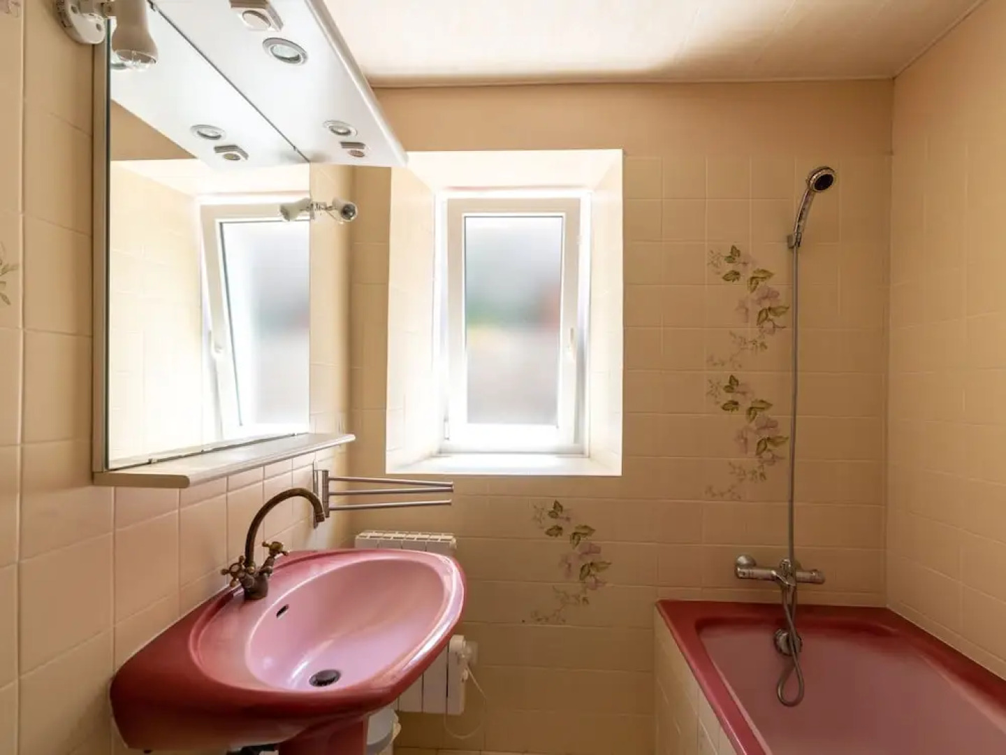 Modern Holiday Home in Plouhinec France with Sea Nearby