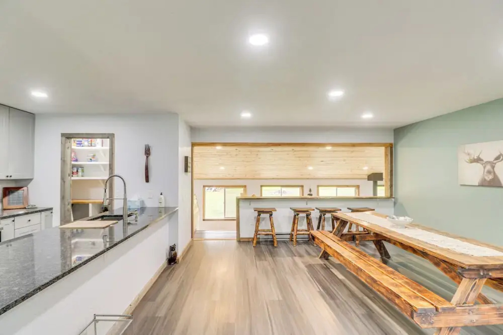 Bigfork Cottage w/ Hot Tub ~ 6 Mi to Flathead Lake