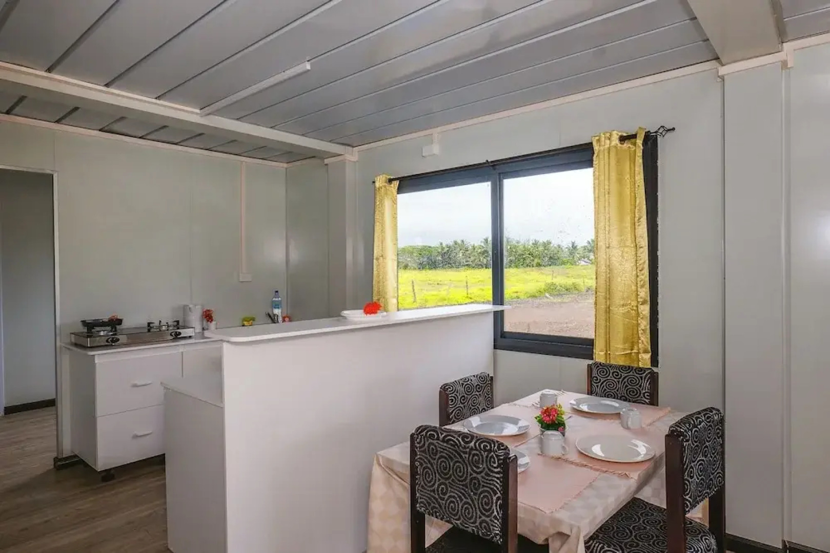 Shalini Garden Hotel & Apartment