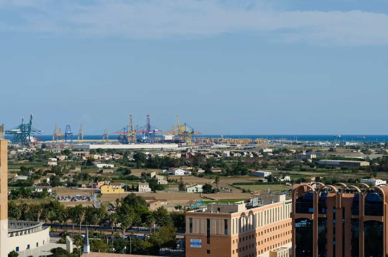 ApartUP Levante Skyline