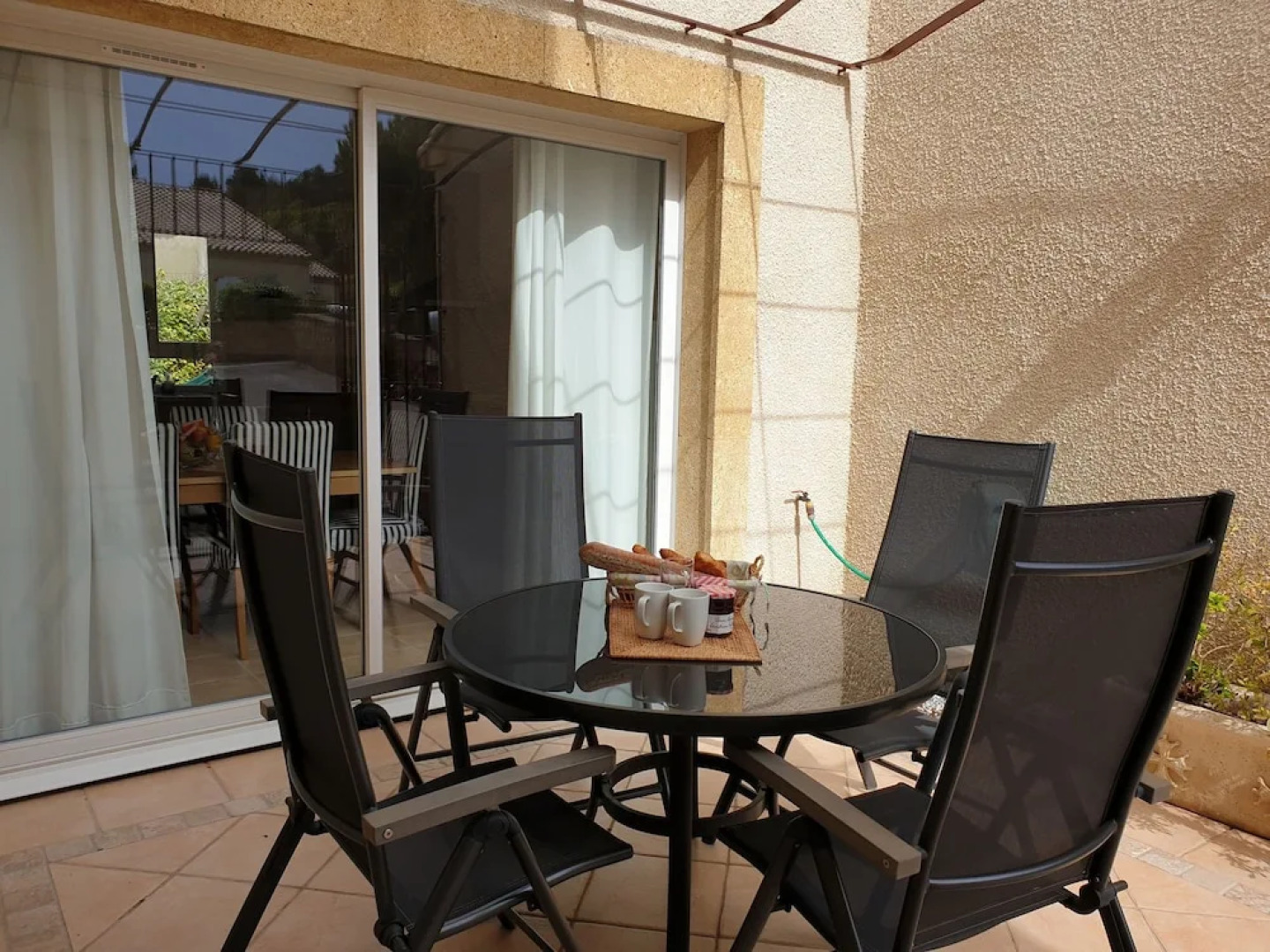 Villa with air-con, heated pool, jacuzzi, fenced garden and kids play equipment