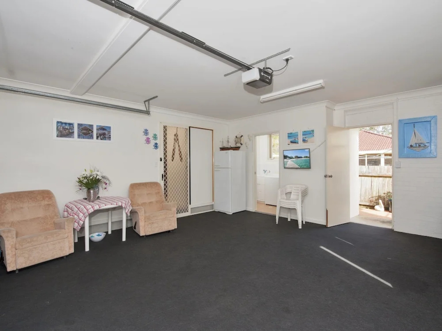 White Waves, 7B Achilles Street