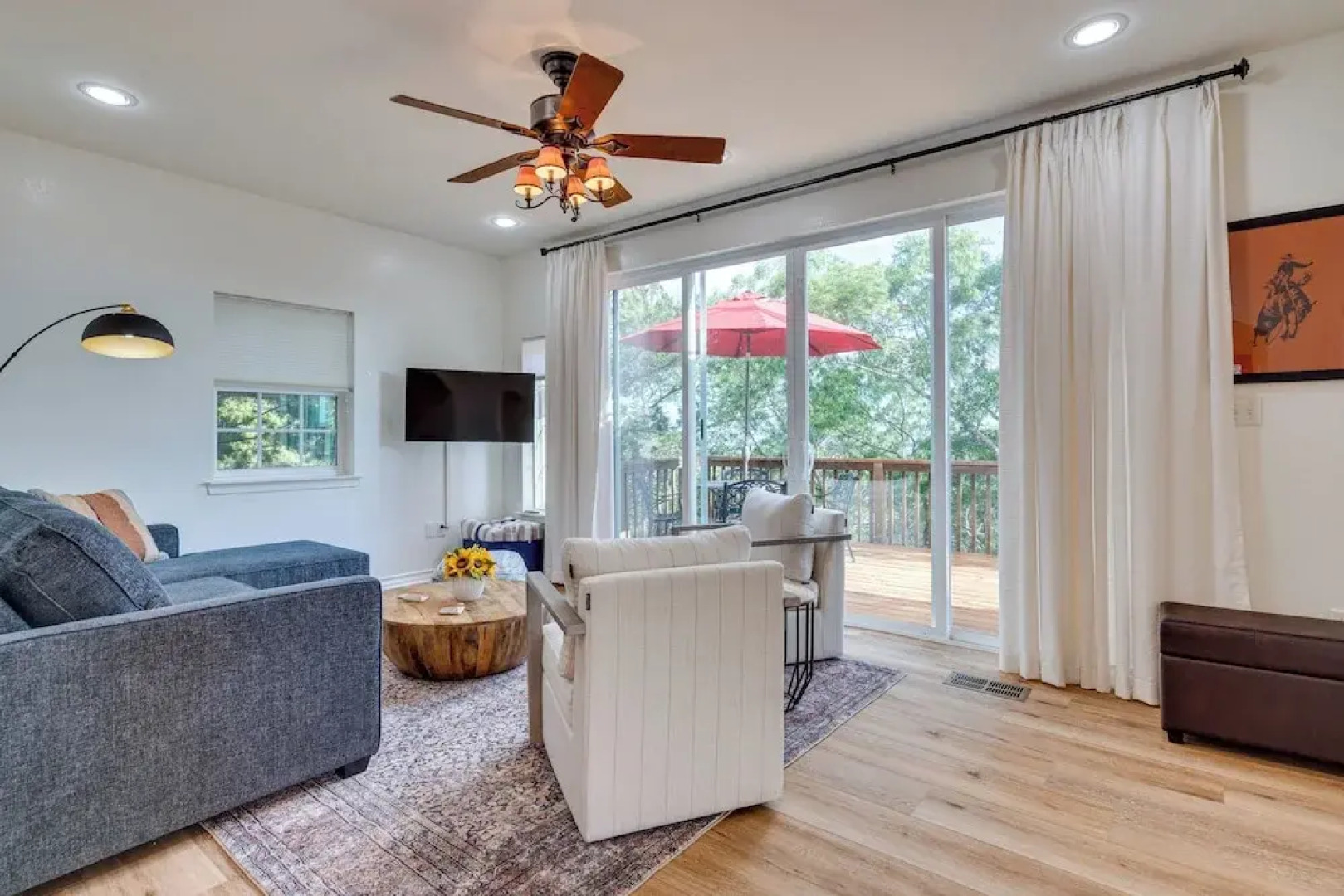 Jonestown Retreat w/ Deck: 6 Mi to Lake Travis!