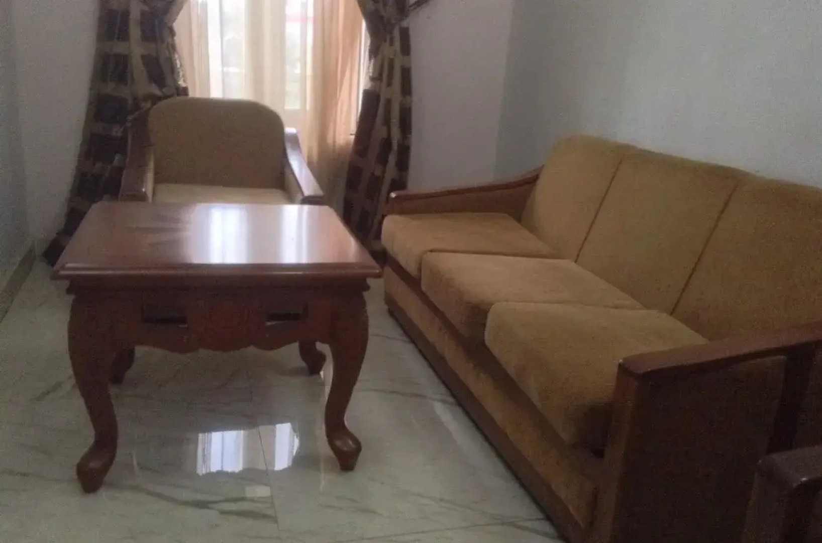 Nue-Crest Hotels And Suites