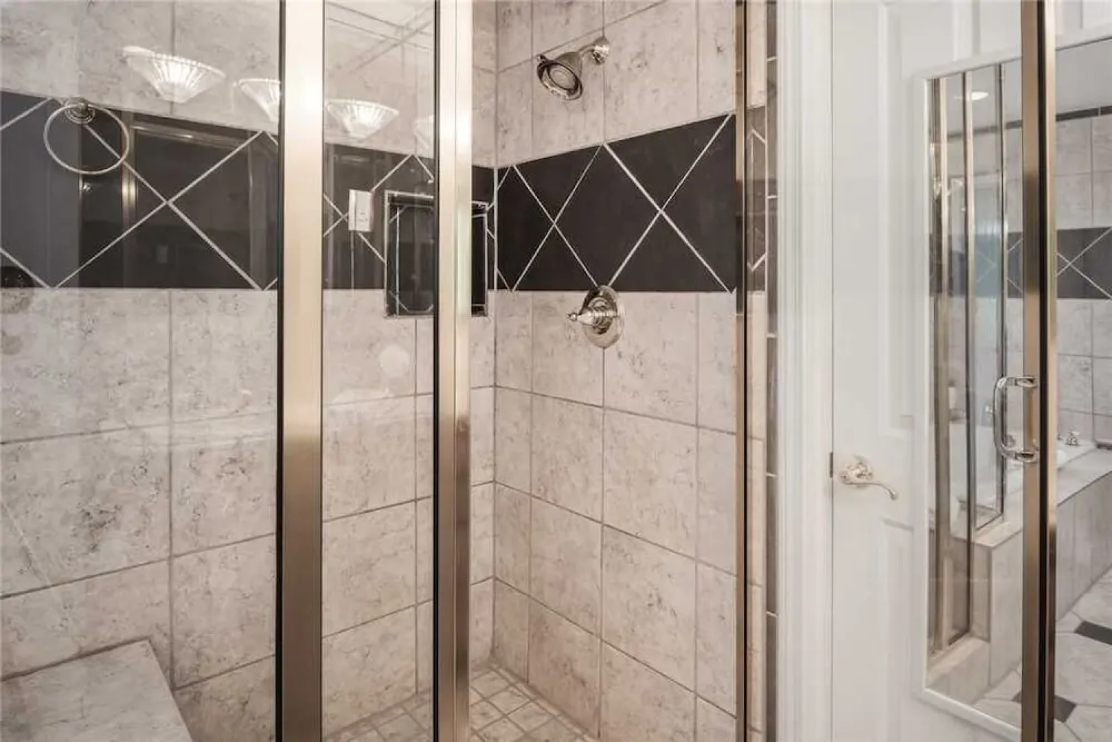 A River Runs Through It - Three Bedroom Cabin with Hot Tub