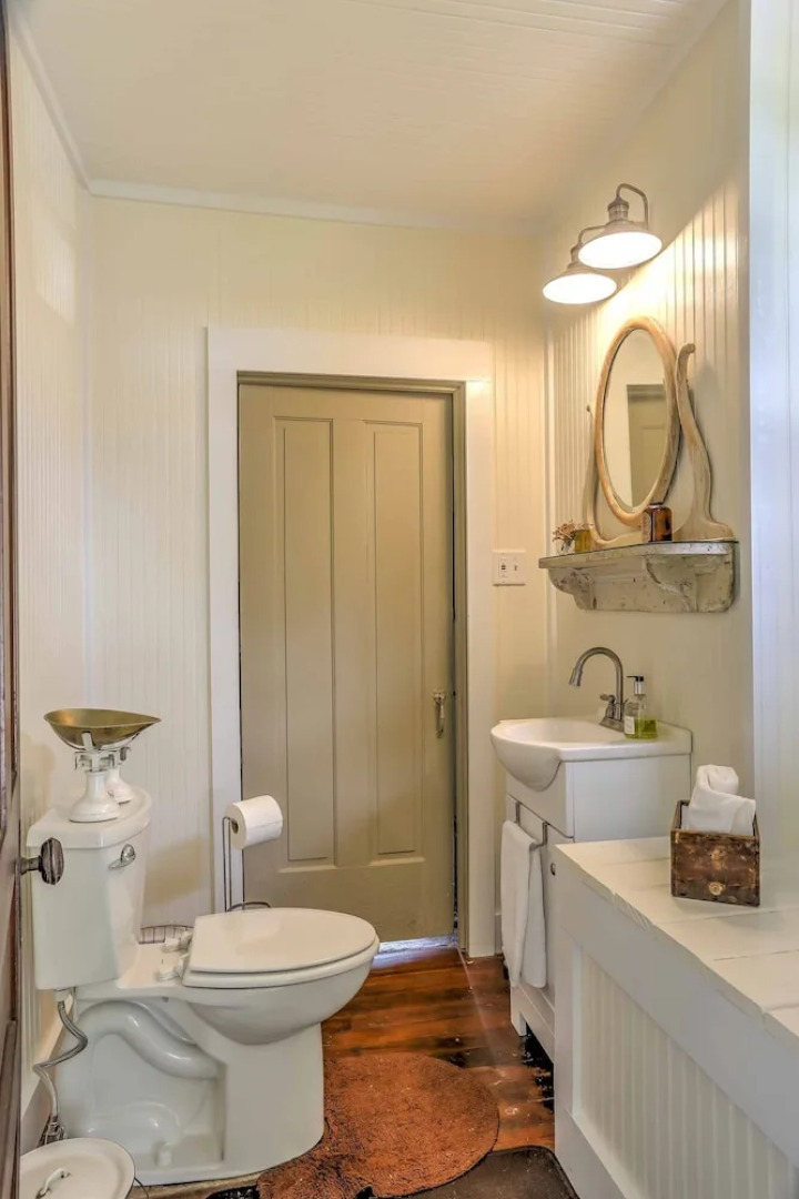 Historic Ottawa Lake House: Deck, Barn + 96 Acres!