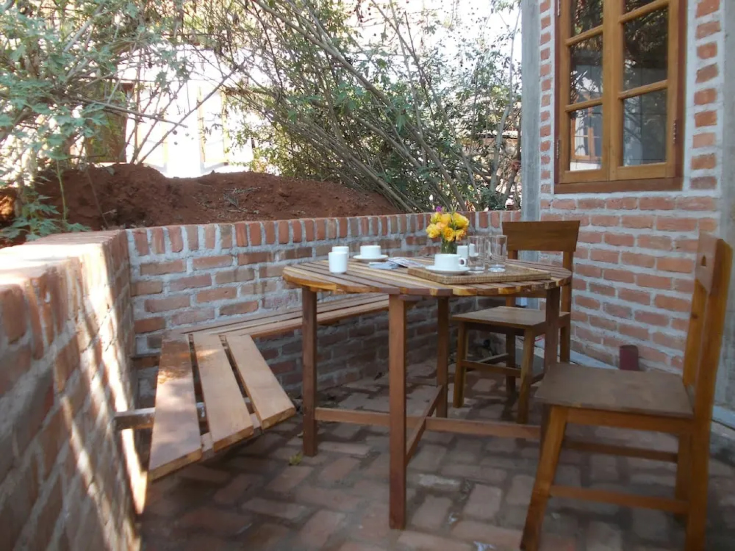 Thitaw Lay House B & B