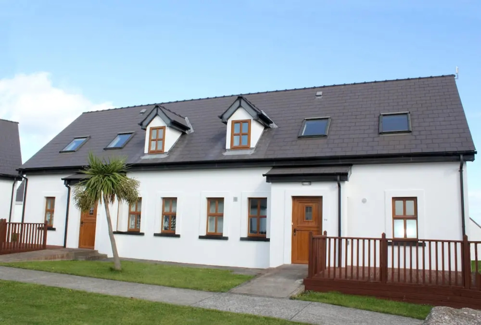 Hookless Holiday Homes