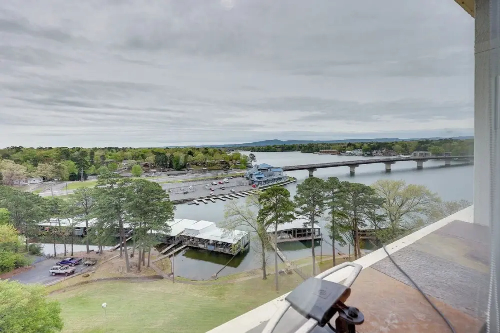 Rorys Roost Hot Springs Condo on Lake Hamilton!