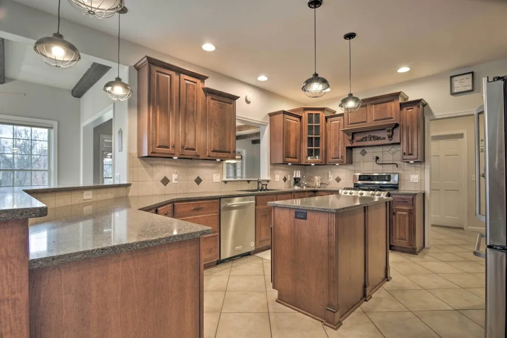 Pool & Furnished Patio: Group Getaway in Hershey