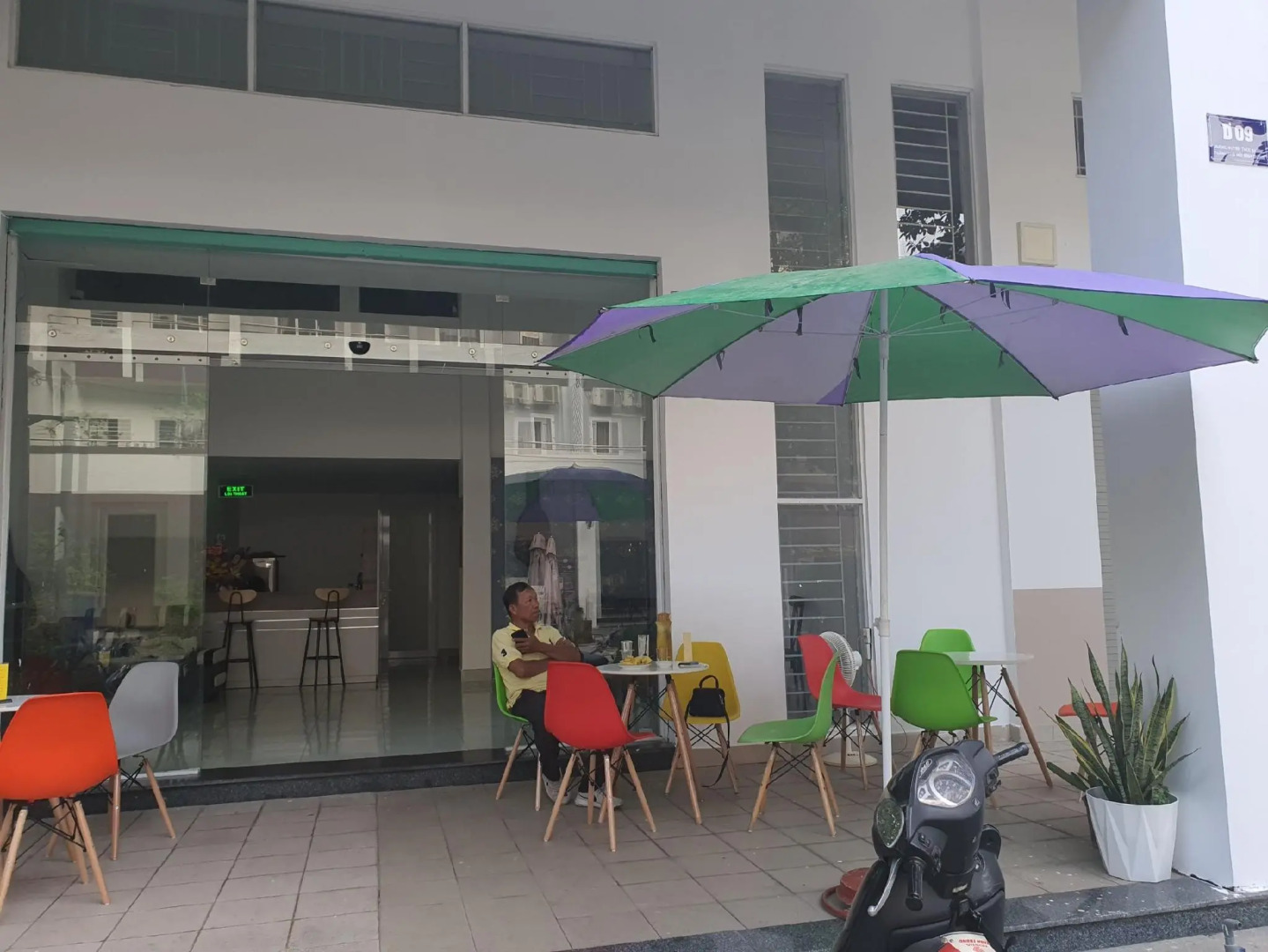 Alice's Happiness House