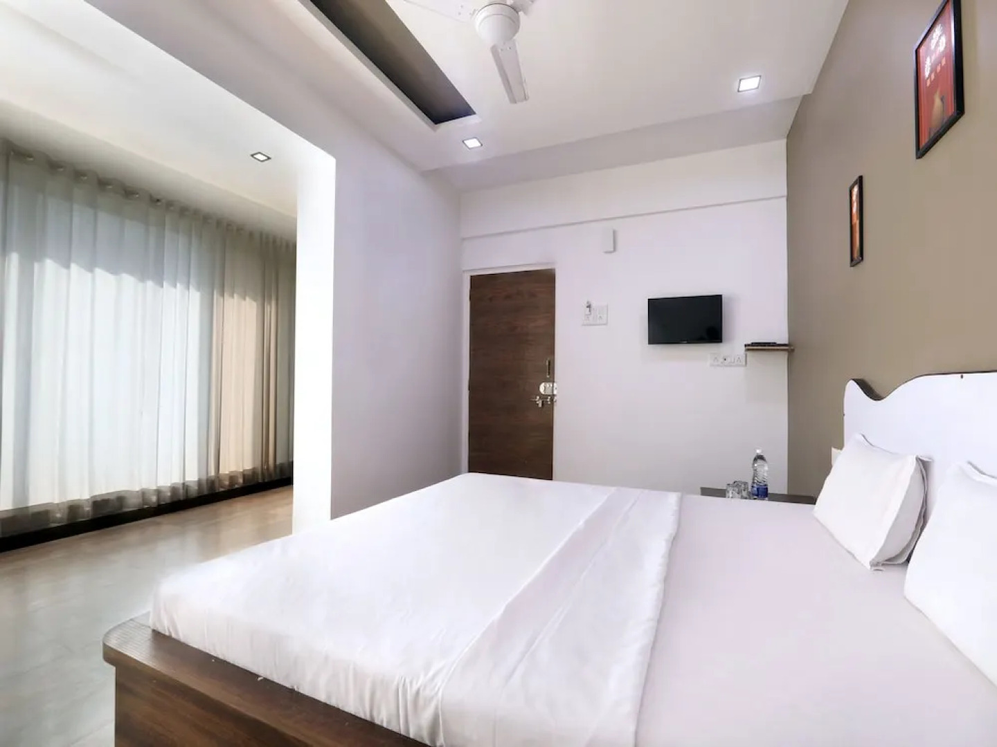 OYO 12817 White house beach resort