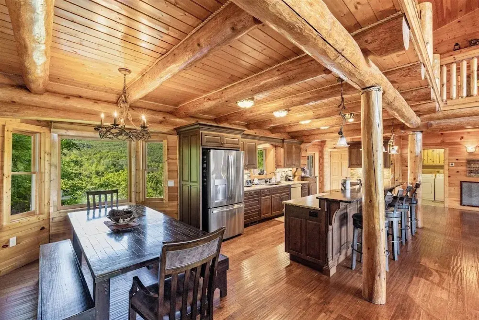 Paradise Point 4 Bedroom Cabin by RedAwning