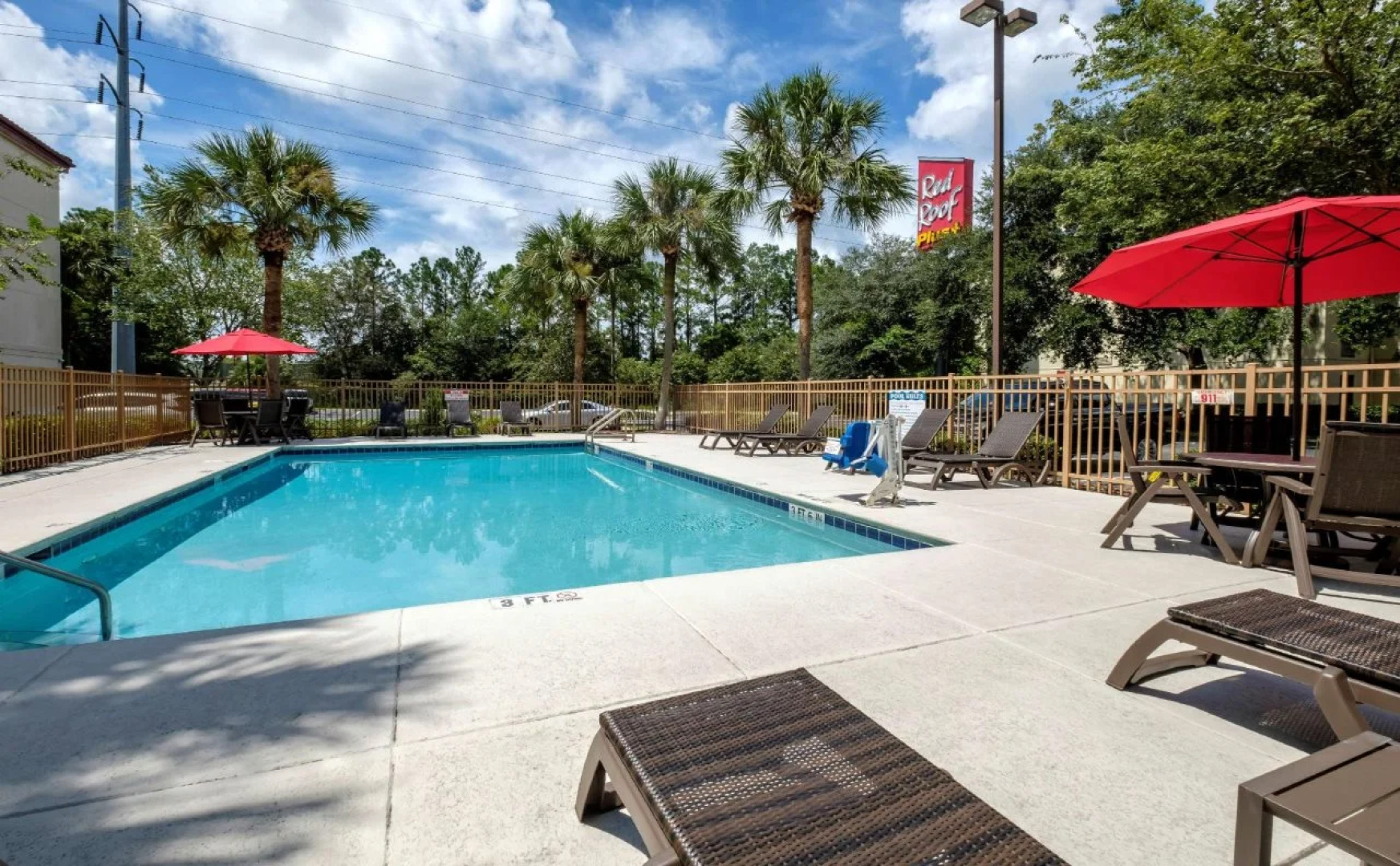 Red Roof Inn PLUS+ Gainesville