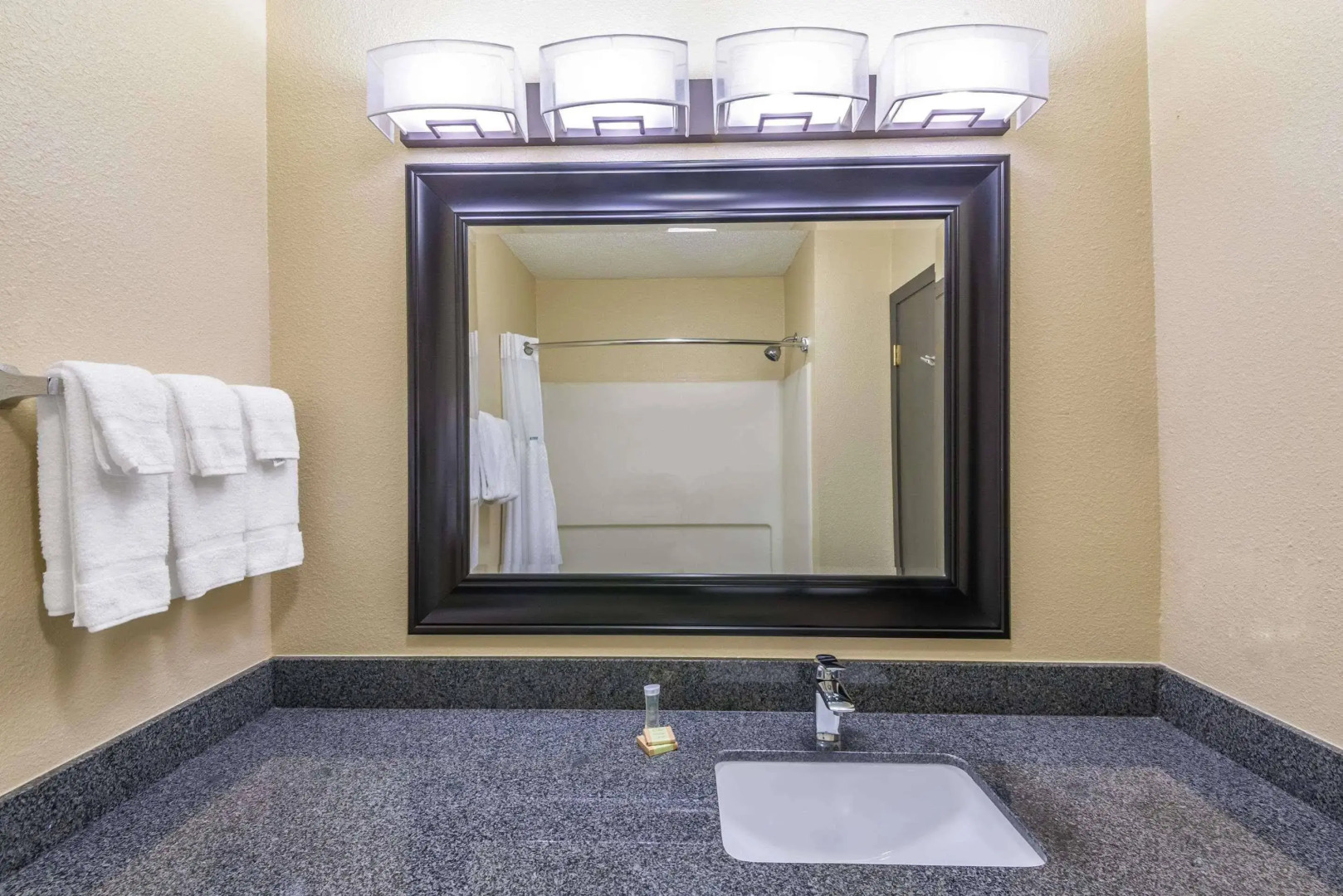 Super 8 Copley Akron