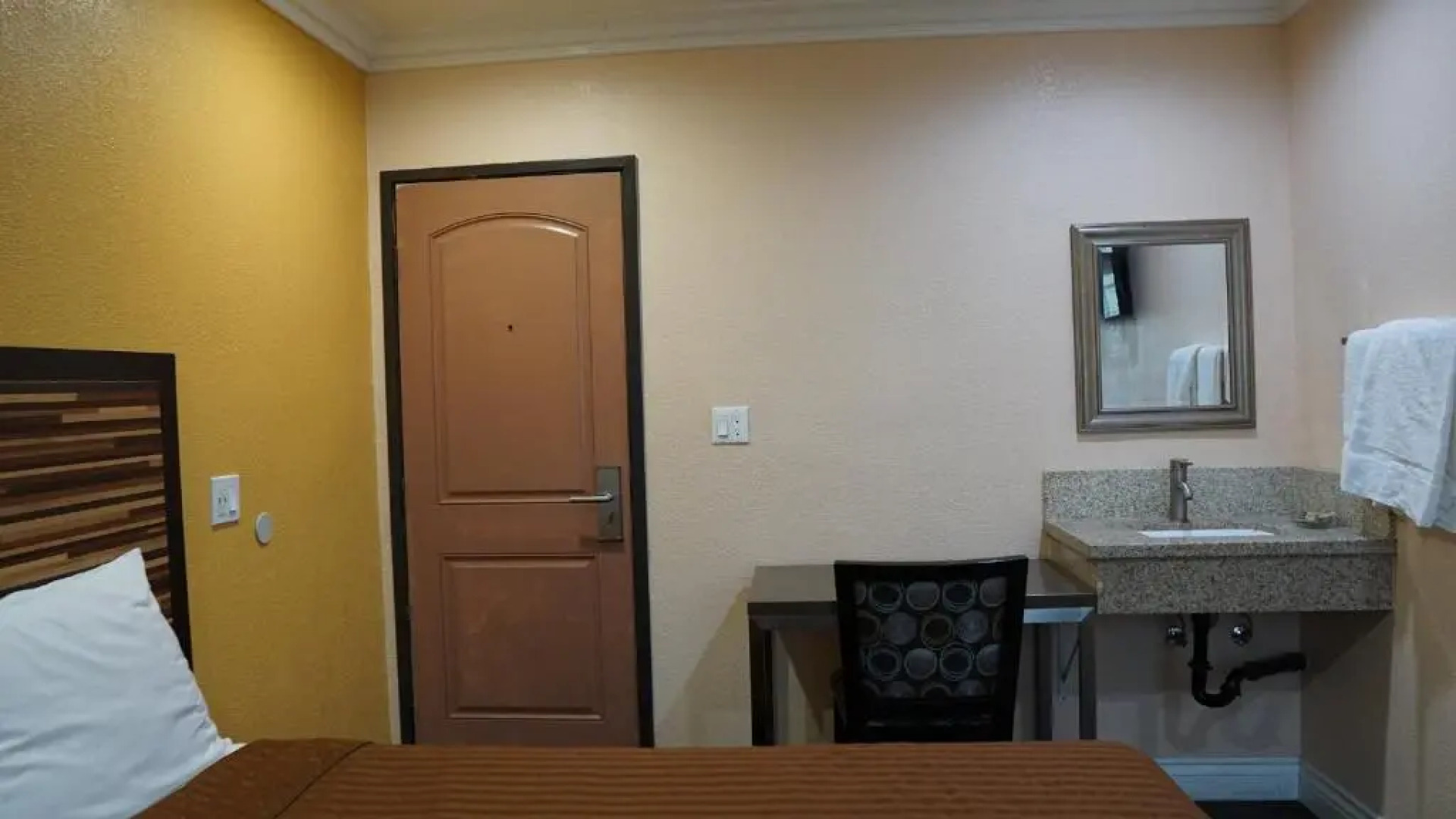 Holly Crest Hotel - Los Angeles, LAX Airport