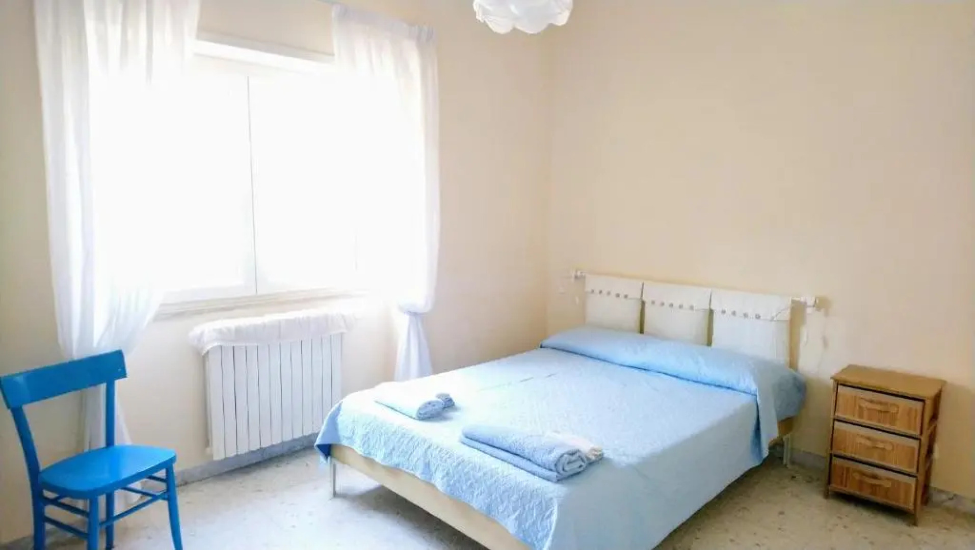 Luminoso Appartamento A 80 Metri dal Mare